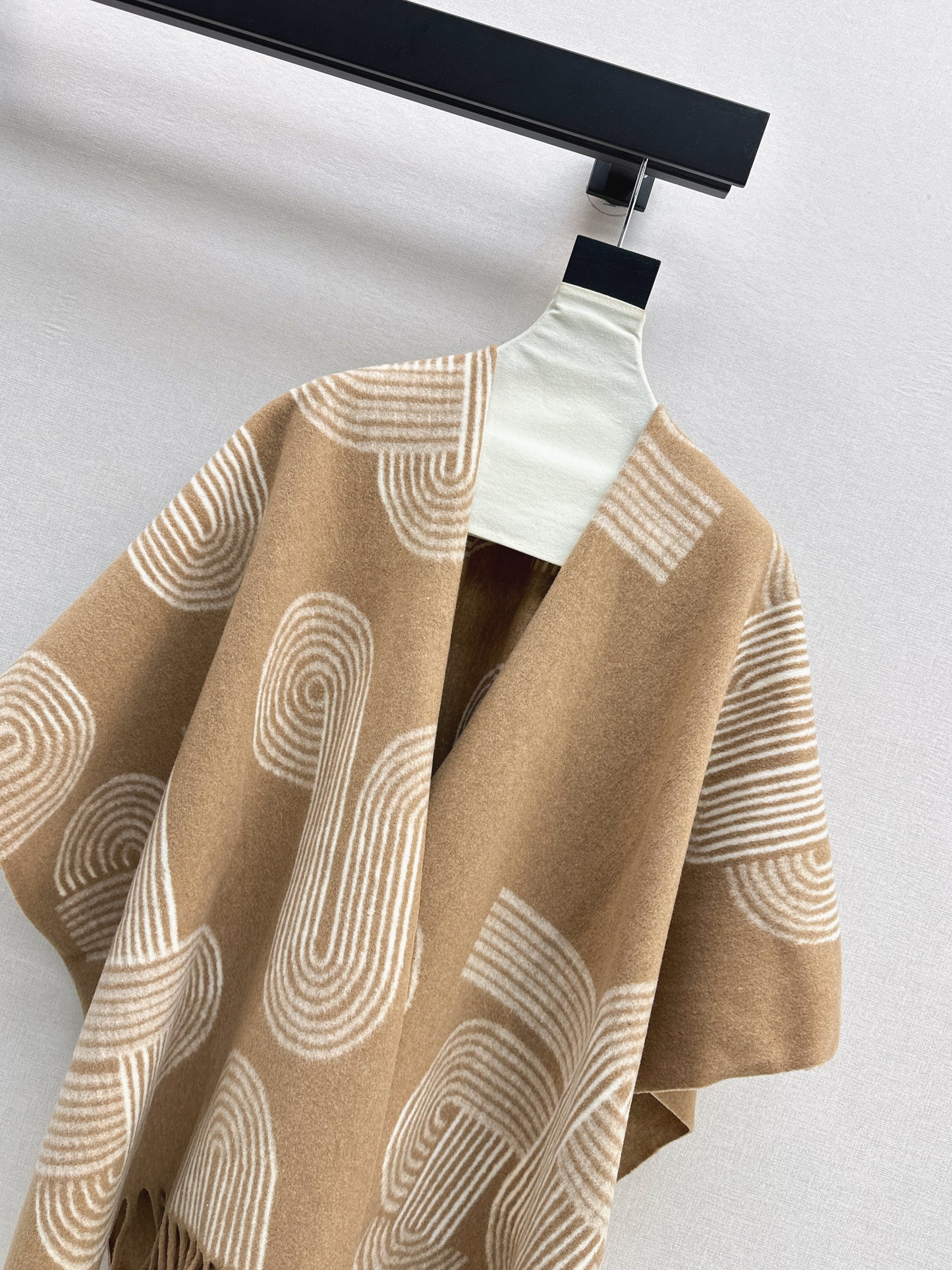 25fw Knitted cloak, shawl jacket