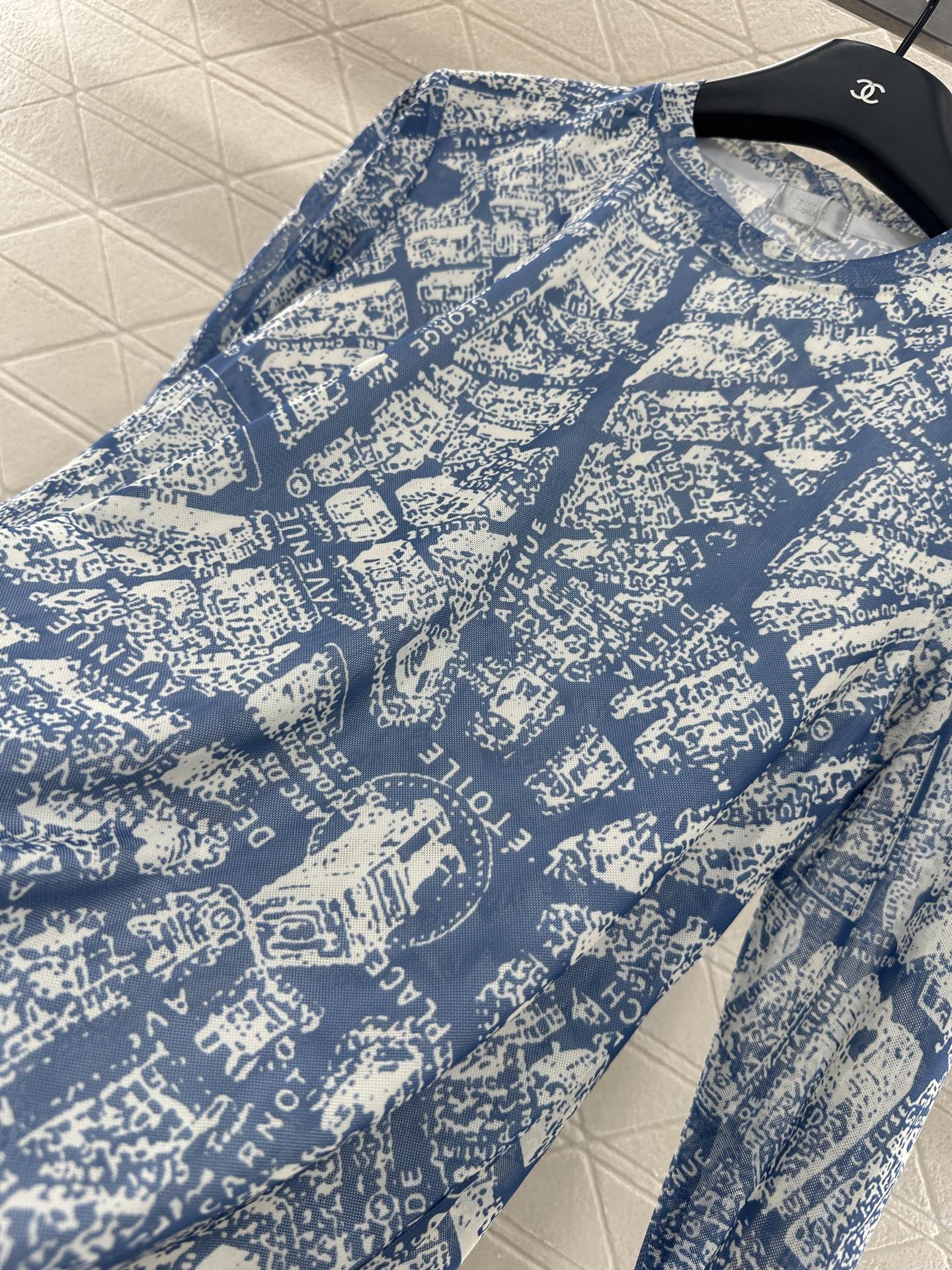 25fw Slim fit round neck printed base shirt