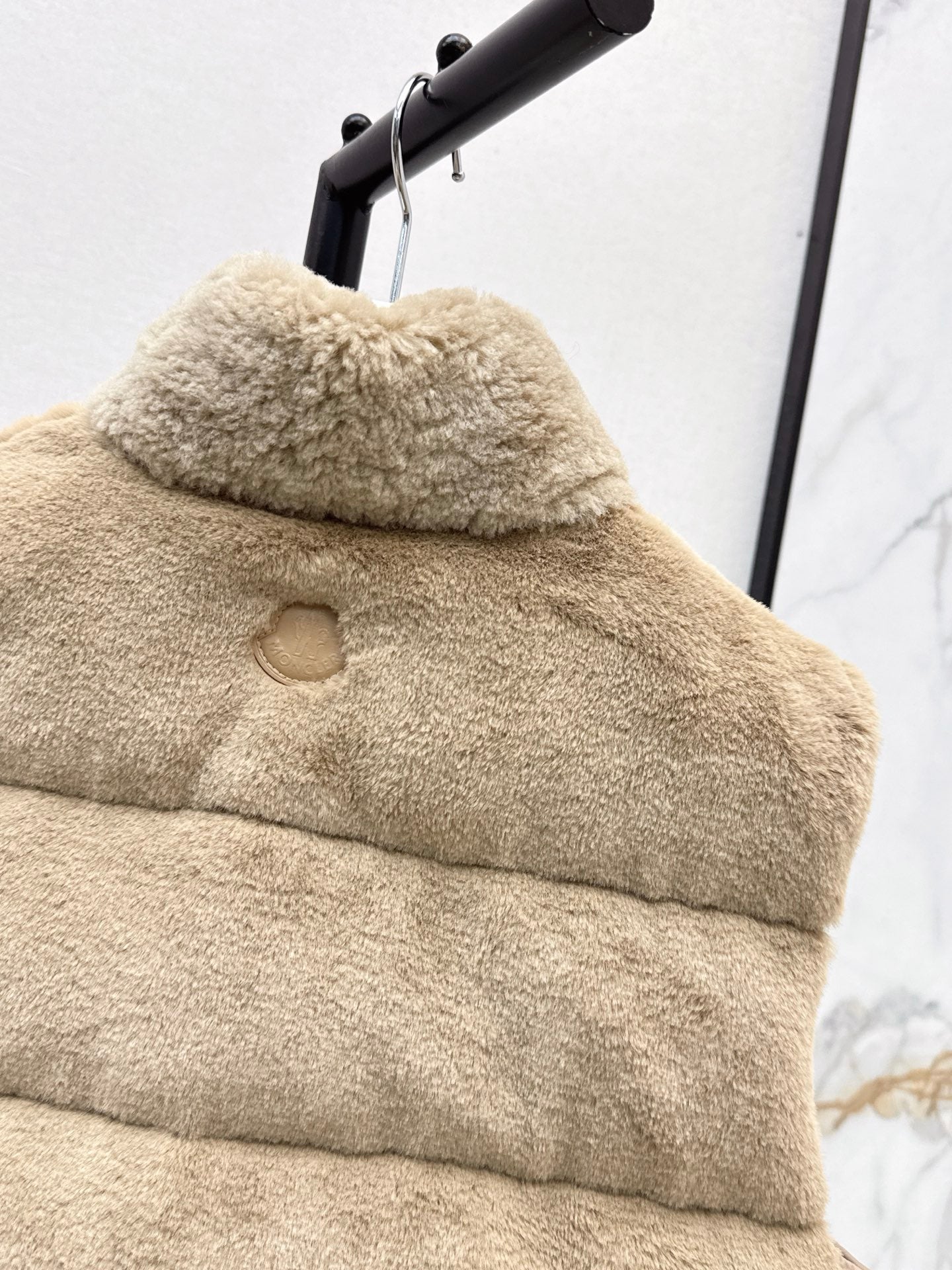 25fw Plush collar down short vest