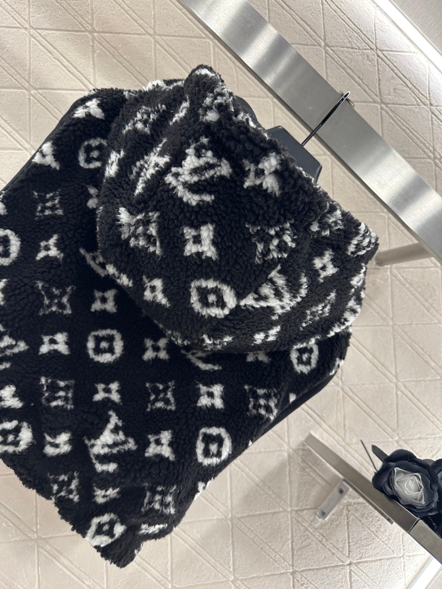 25fw Hooded Teddy Plush Camry Vest