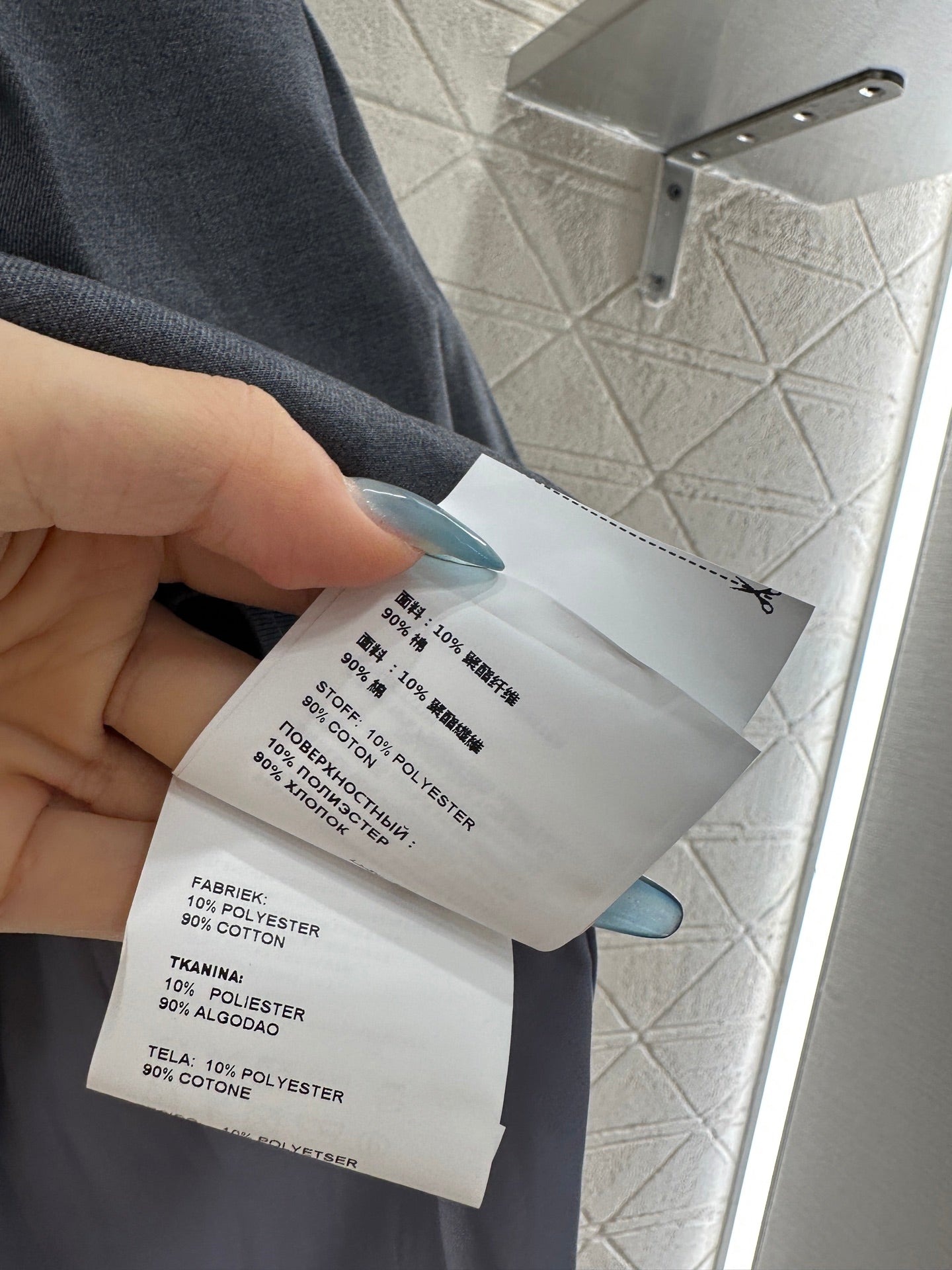 25fw Mid length pleated skirt with waist belt