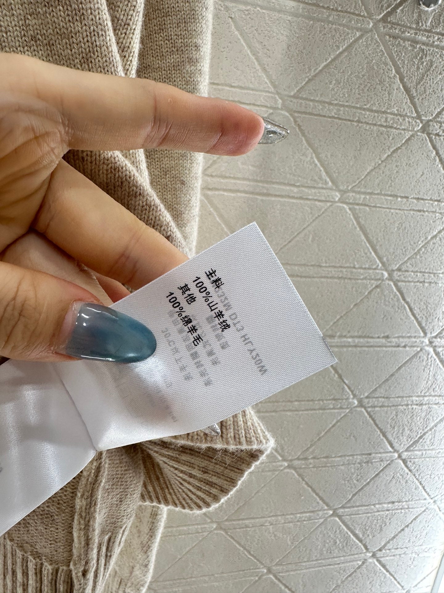 Simple letter pullover sweater