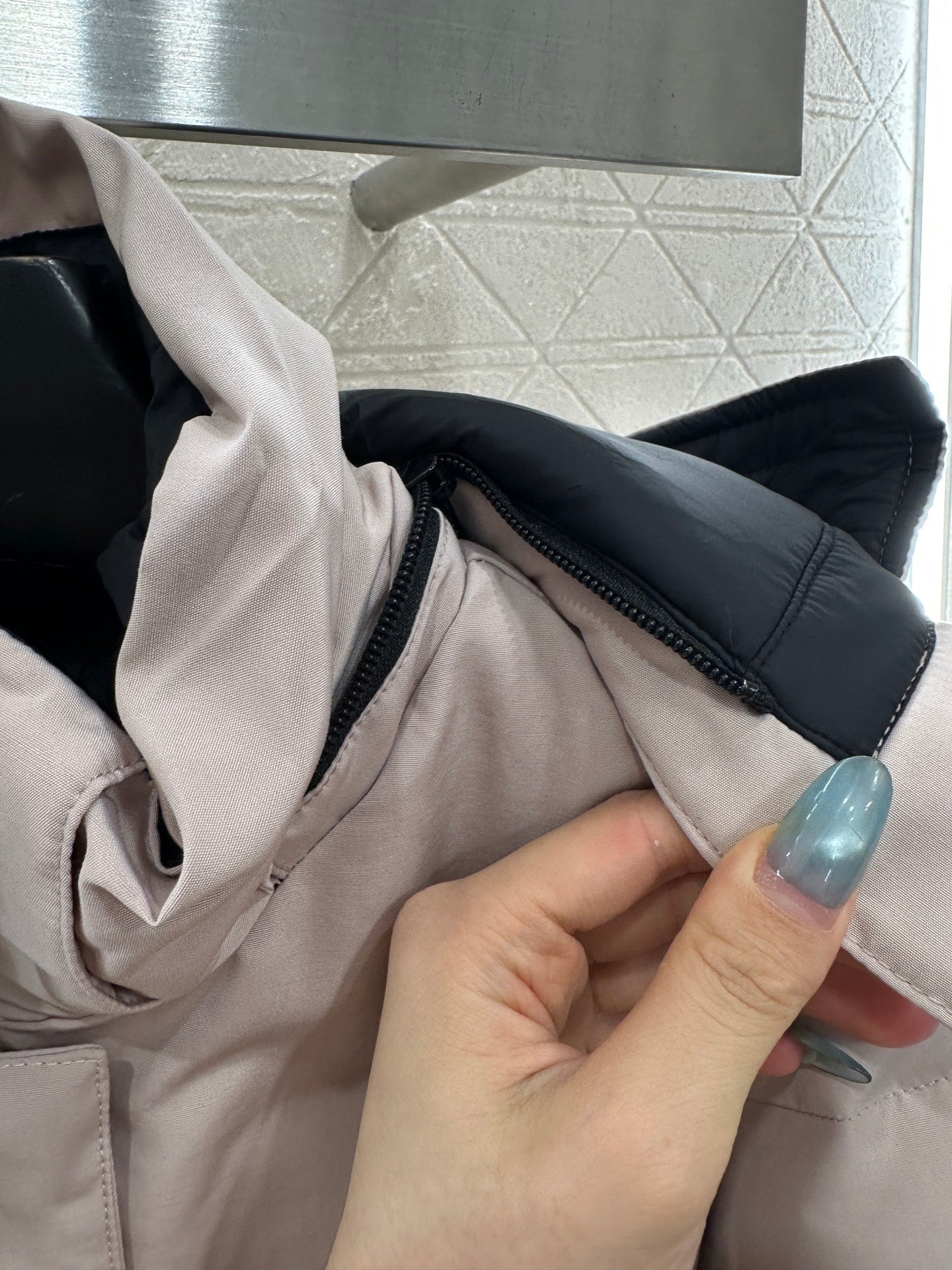 Detachable hooded waist down jacket