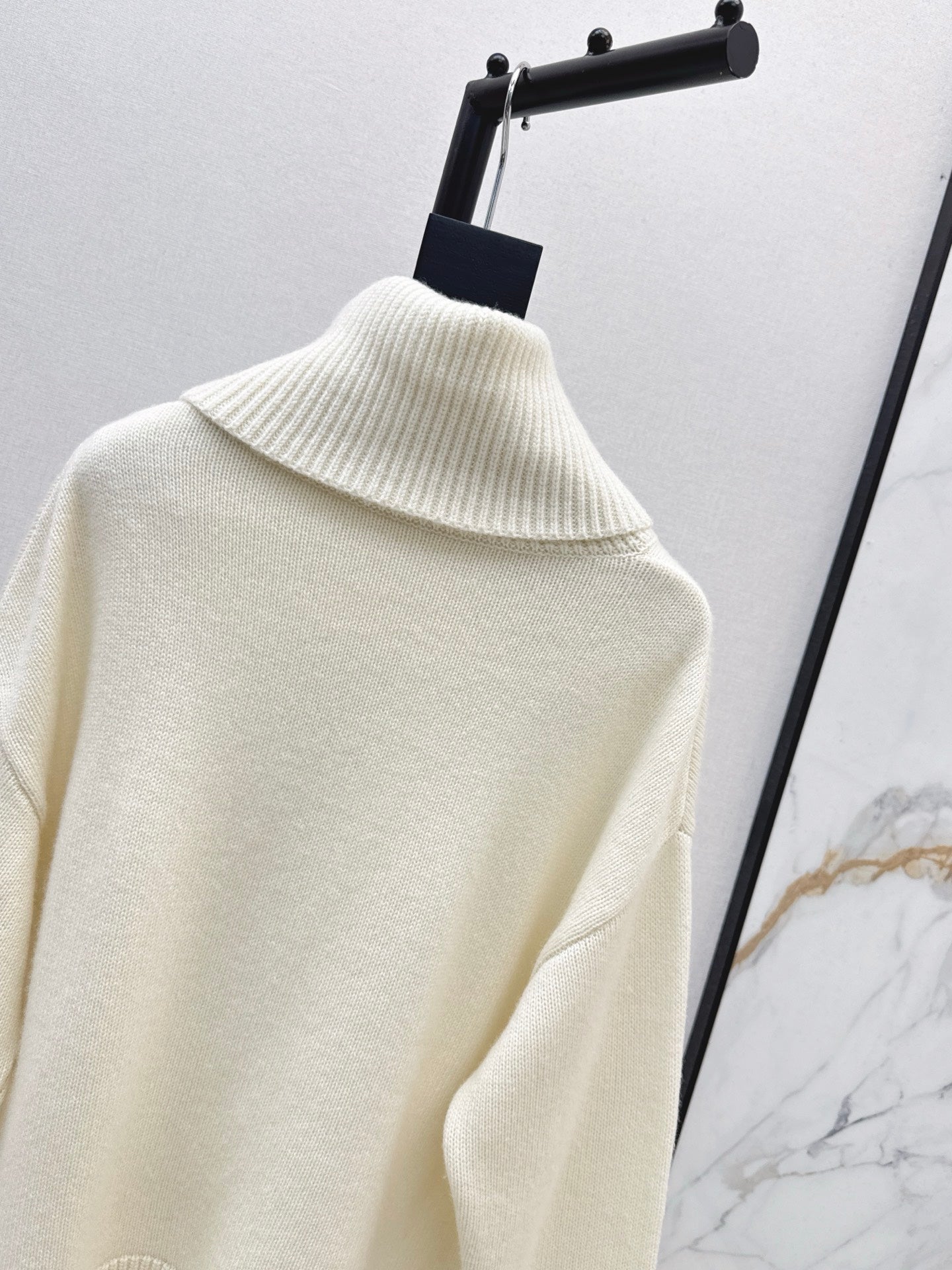 High neck cashmere sweater
