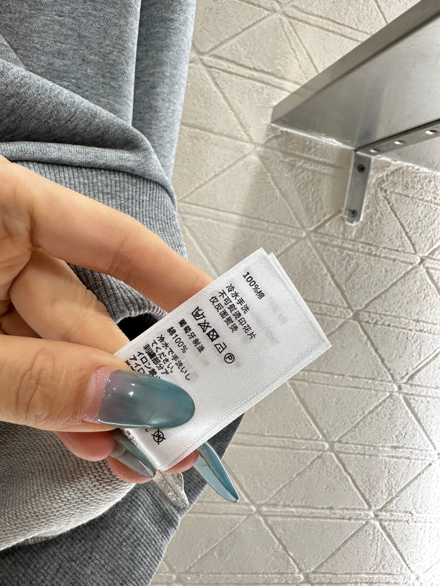 Round neck letter contrasting hoodie