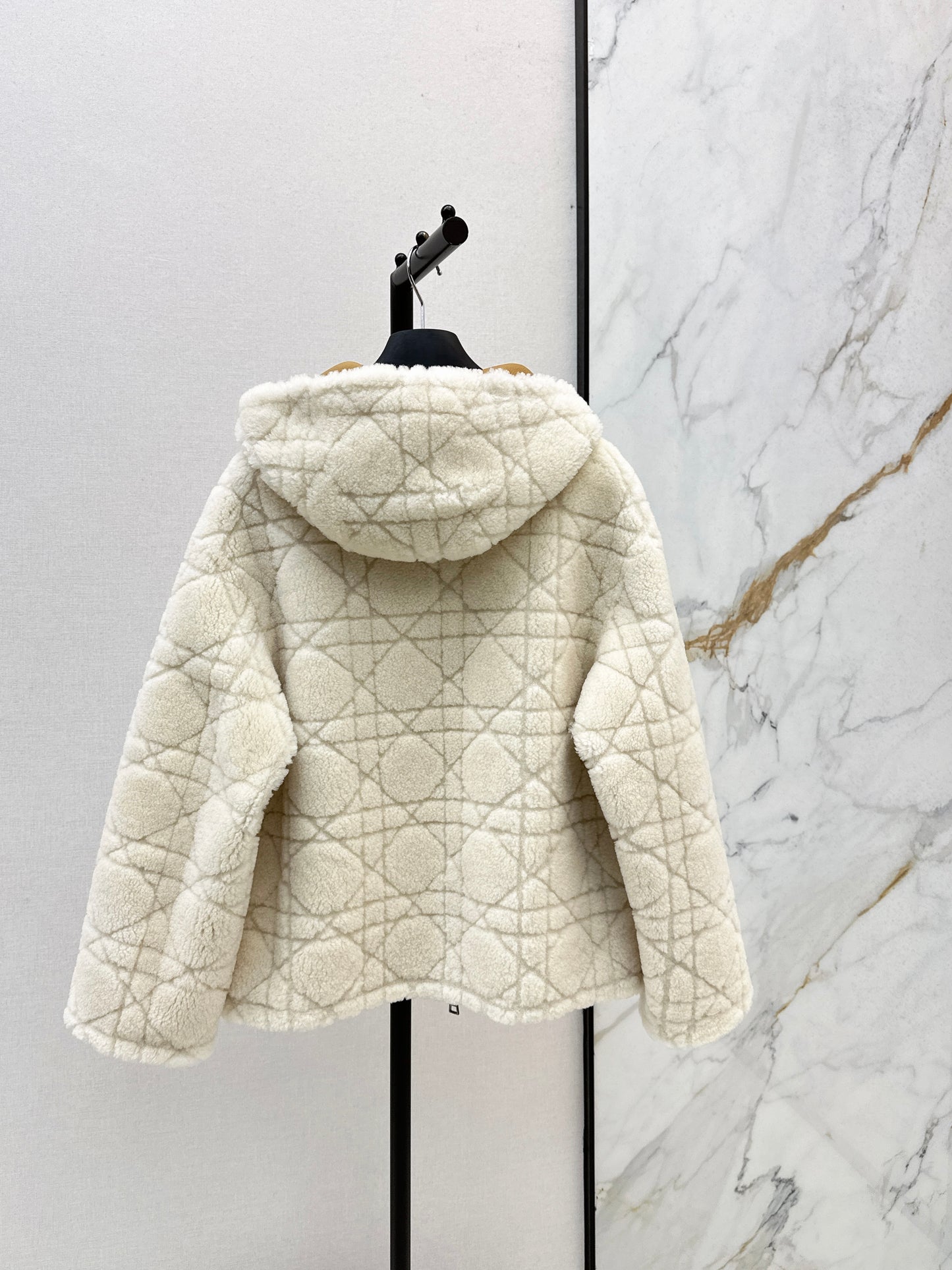 Fur one-piece hooded jacket