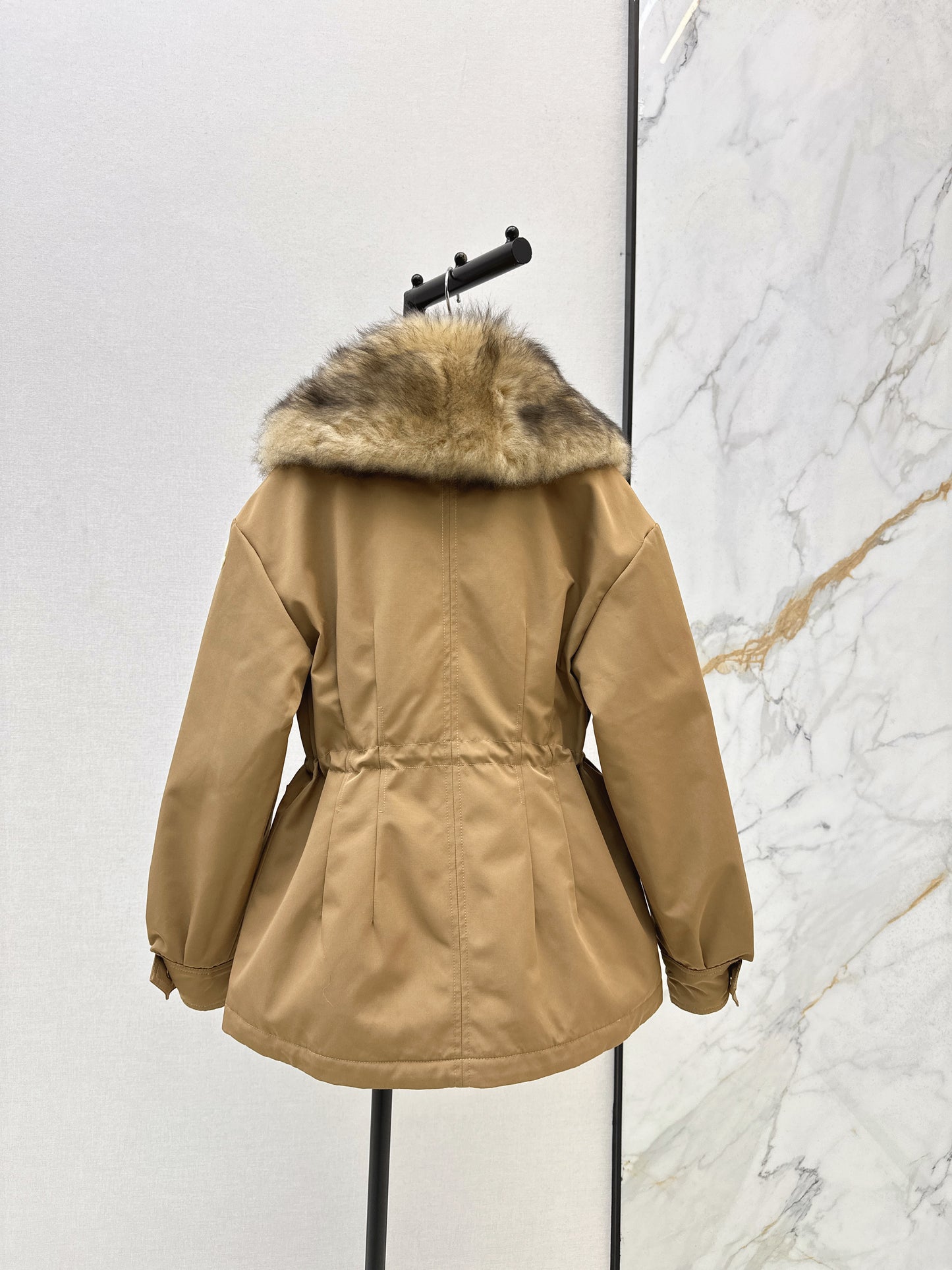 Hooded fur collar drawstring down jacket