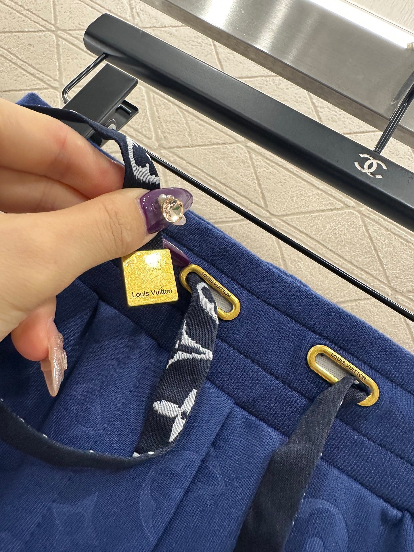 Dark pattern drawstring set