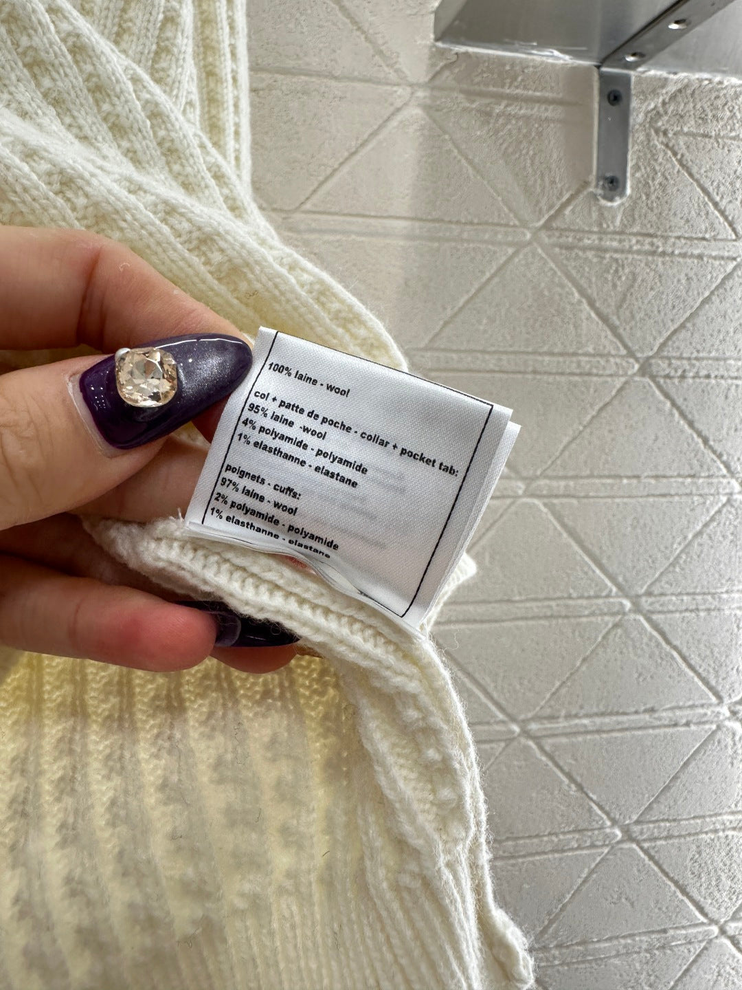 Pullover black and white sweater