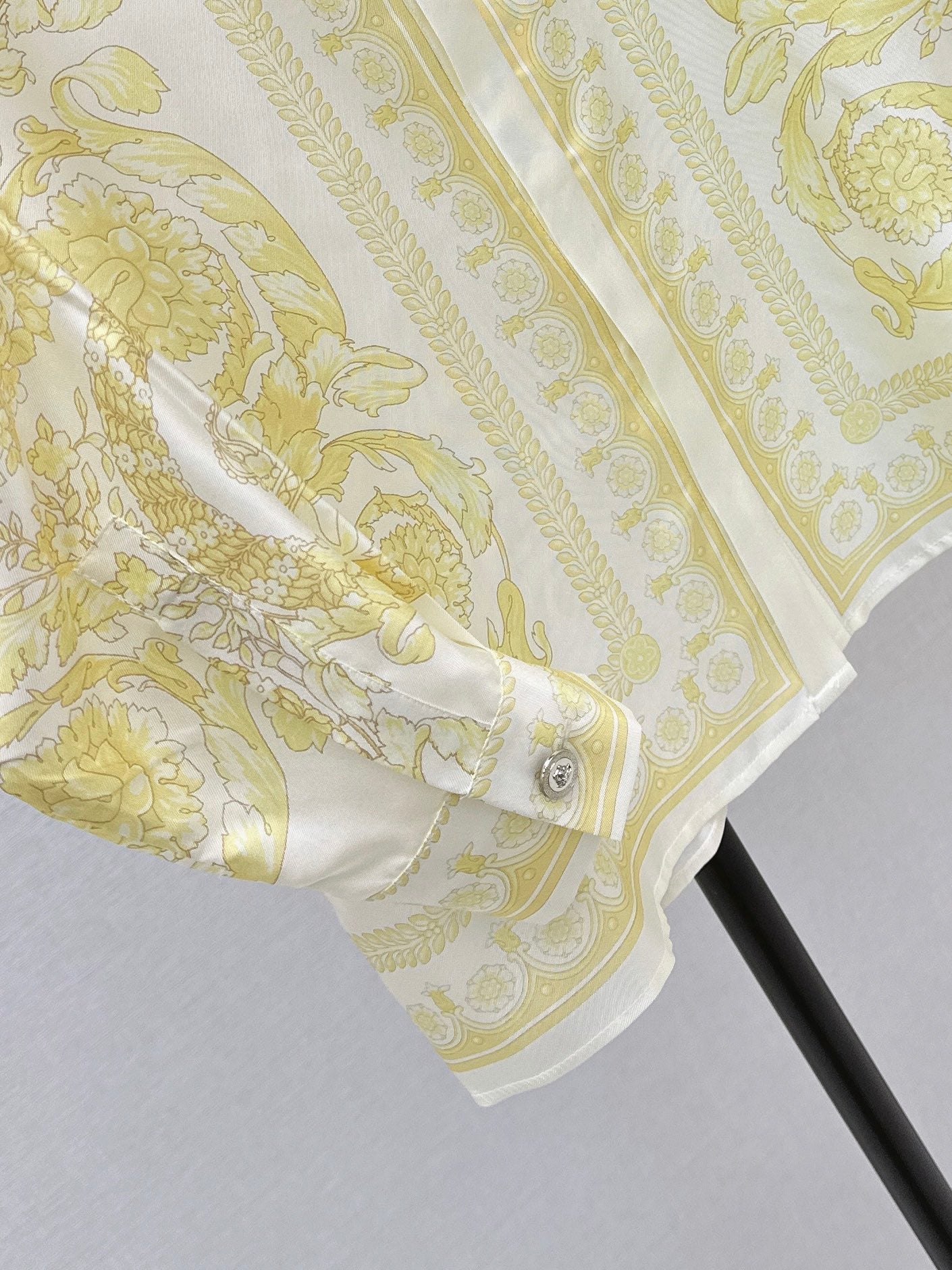 Baroque positioning printed silk shirt