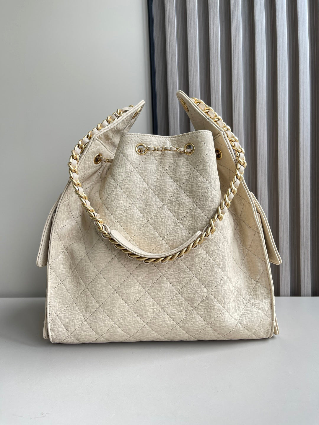 Drawstring bucket bag (beige)