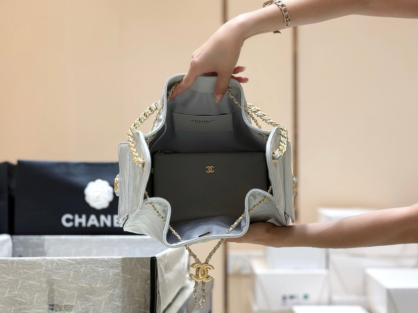 Drawstring bucket bag (light blue)