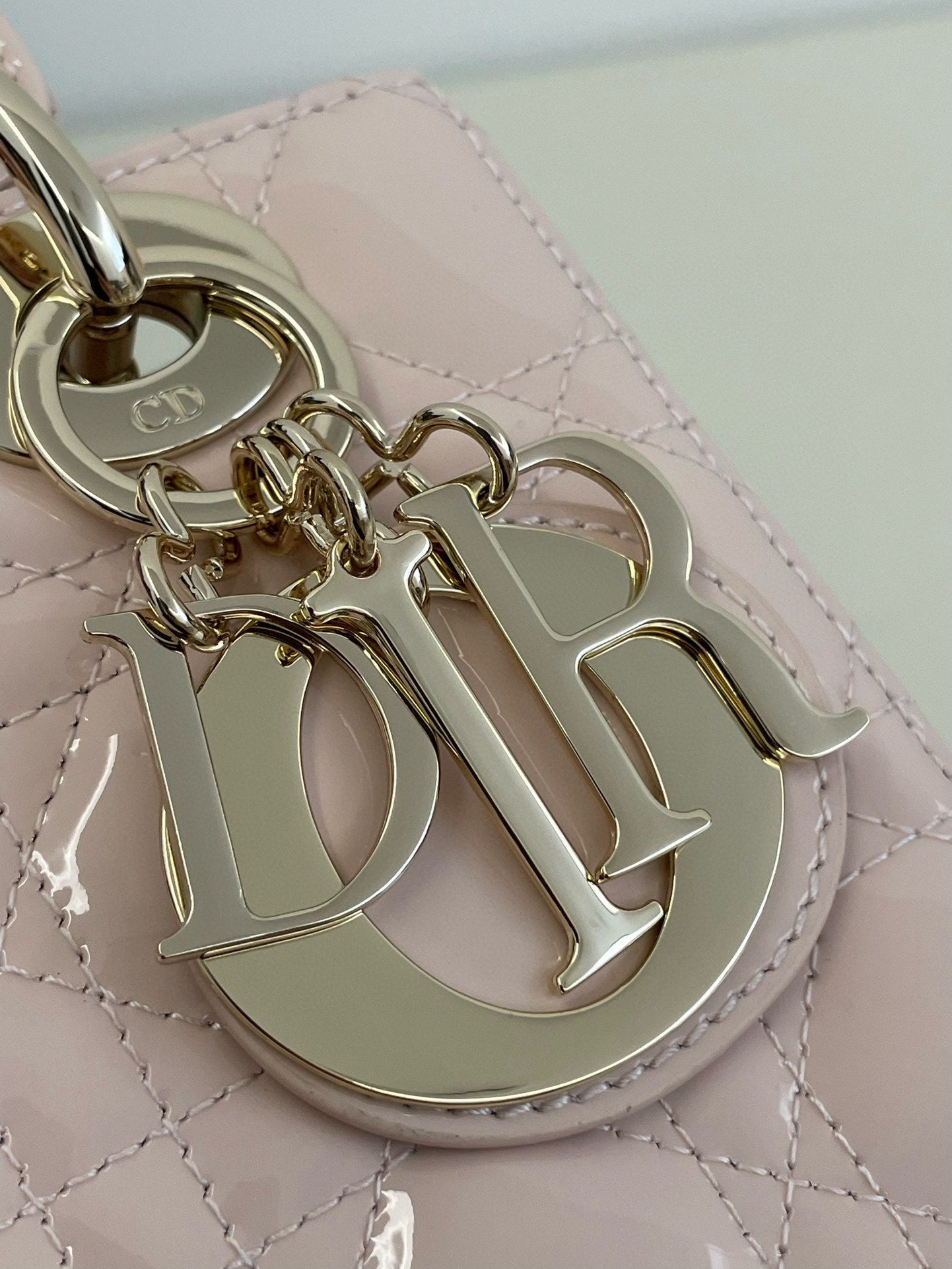 25 Lady four-compartment patent leather bag