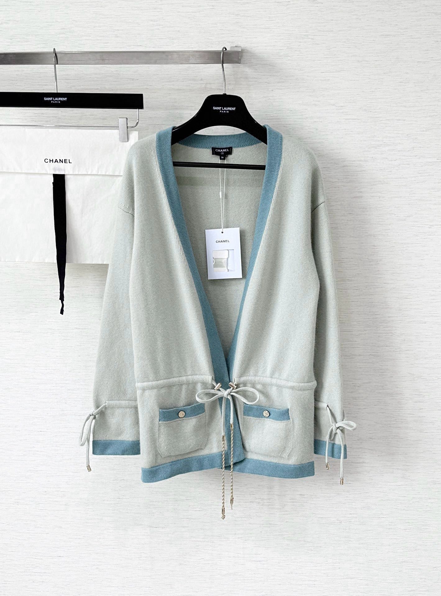 Pure wool cardigan with custom color and dyeing, contrasting color splicing, drawstring
