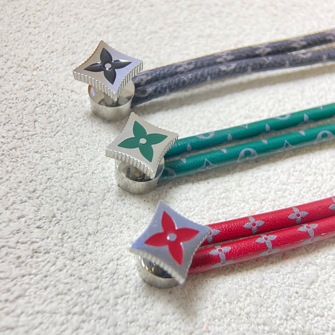 Fashionable Pointed-Flower Leather Bracelet