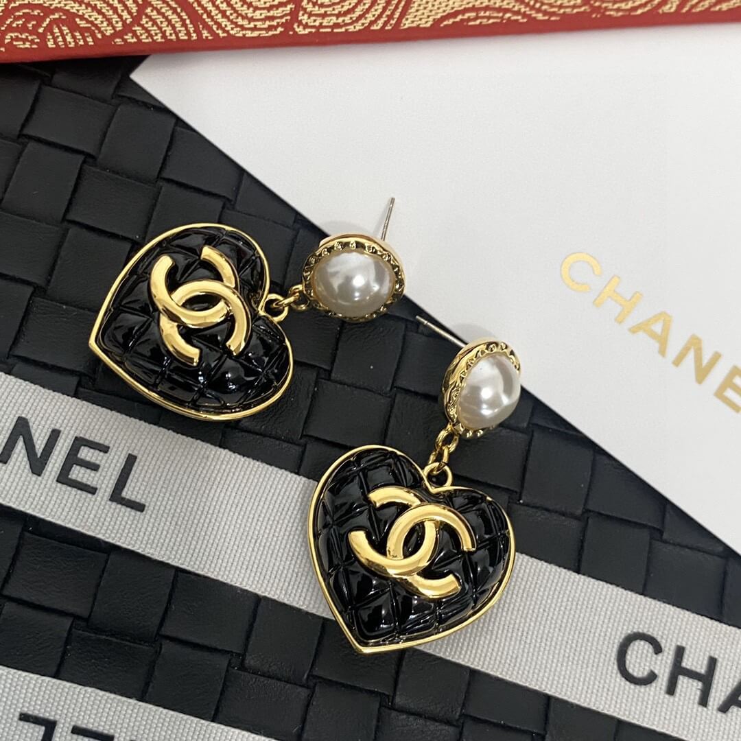 Heart-Shaped Pearl Earrings