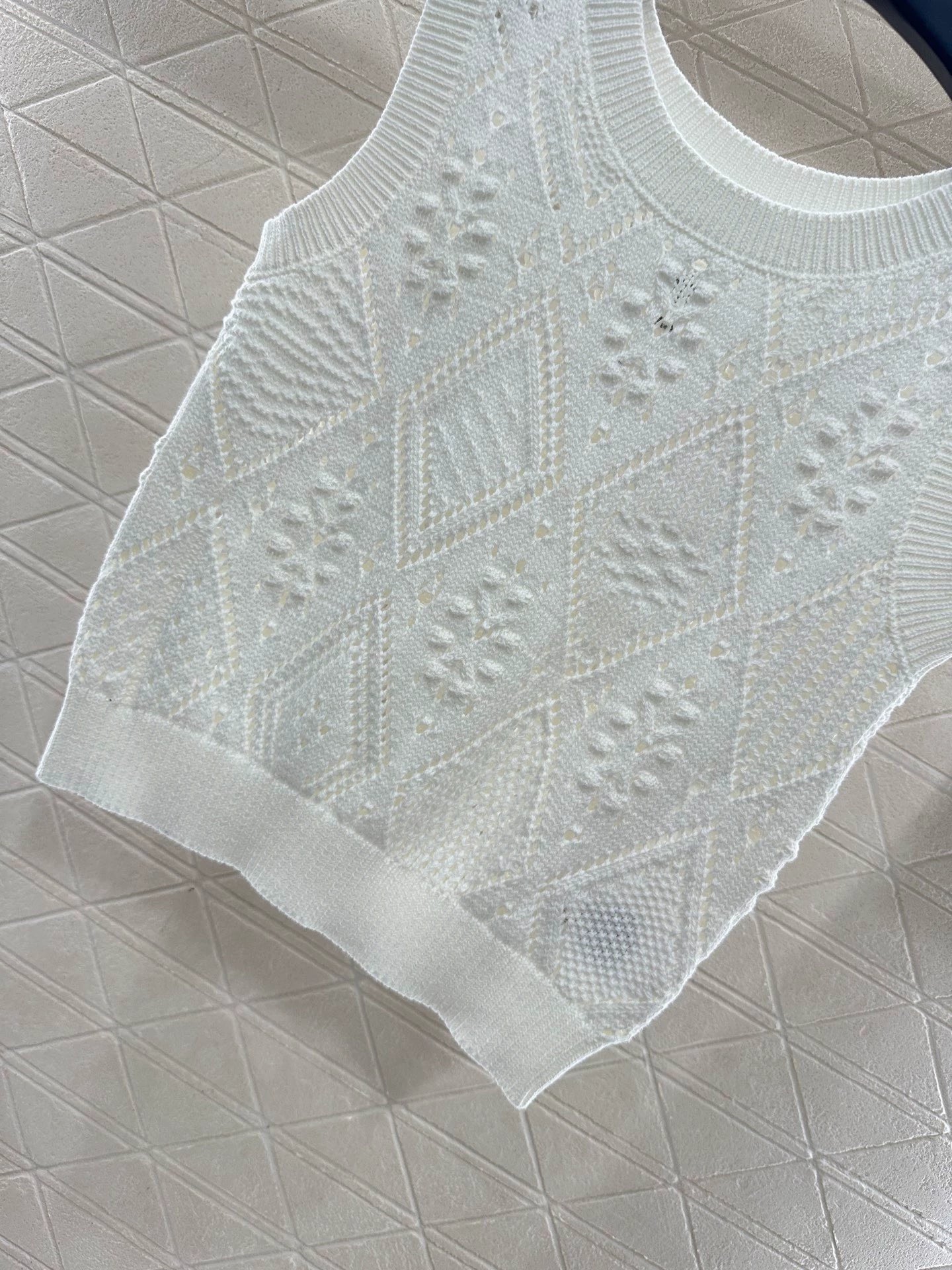 Hollow jacquard knitted vest