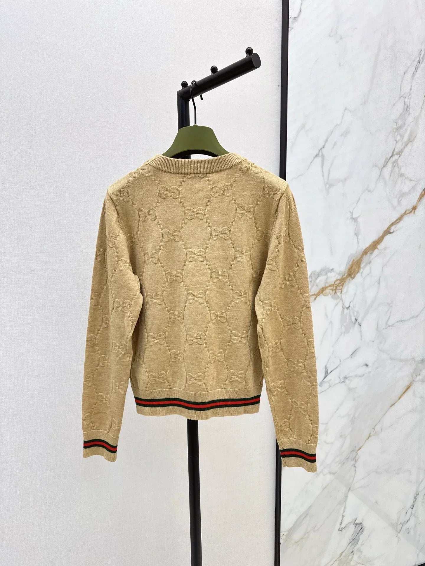 25 Knitted sweater with woven pattern round neck