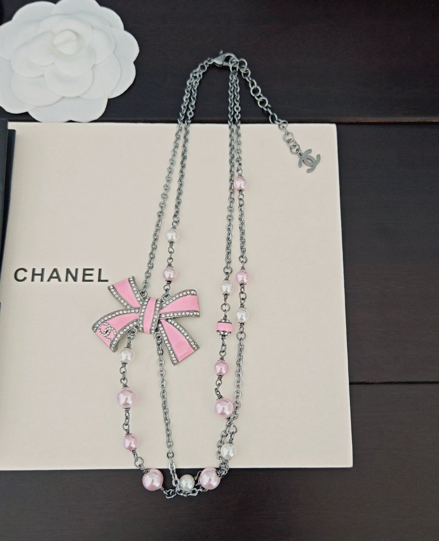 Double layered bow necklace