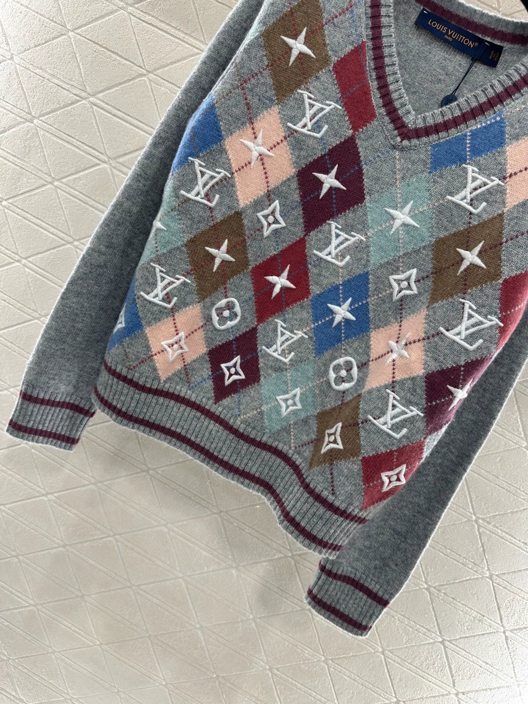 Lingge Embroidered Knitted Hooded Sweater