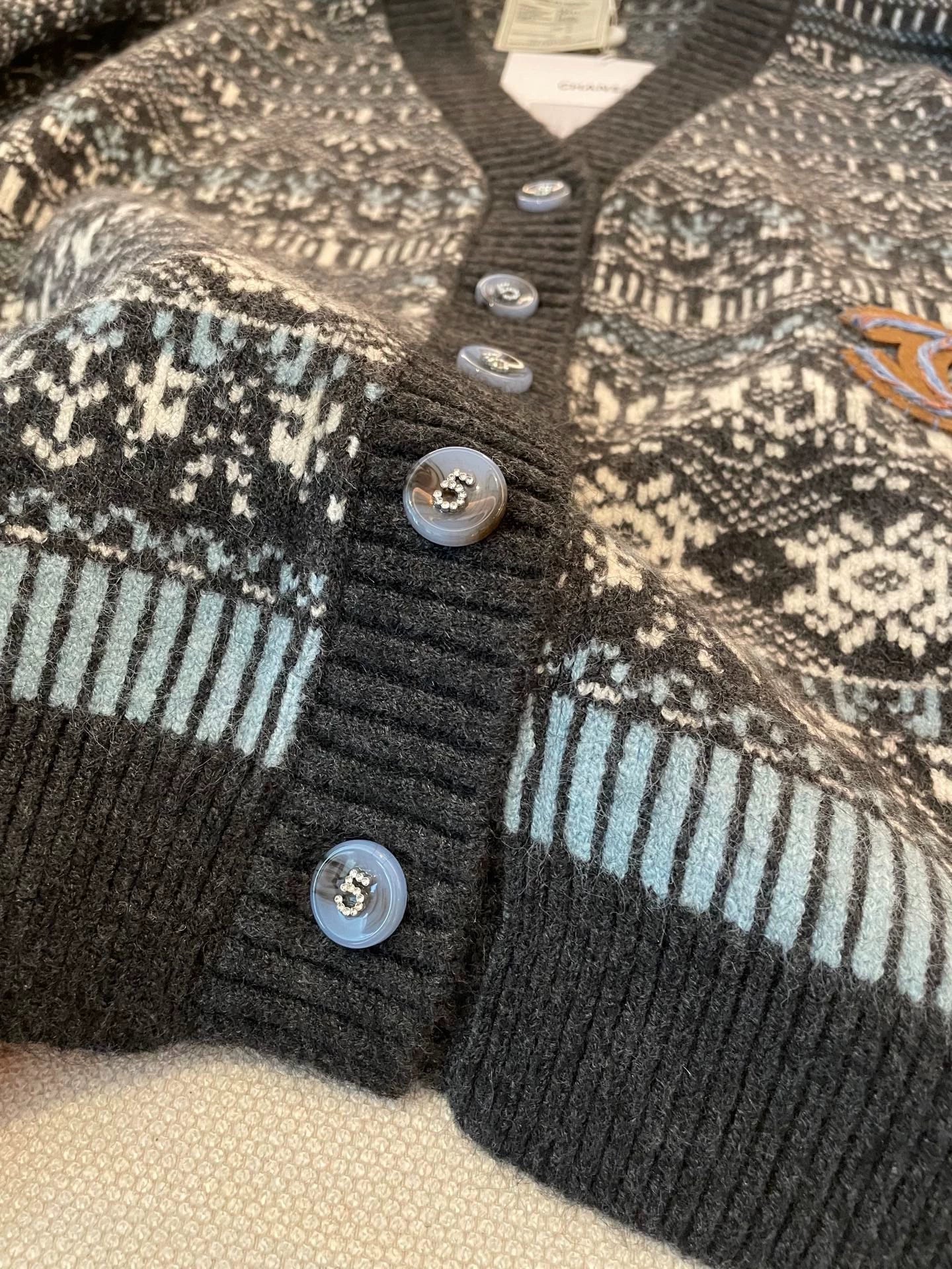 25fw New V-neck cardigan(Medieval Series)