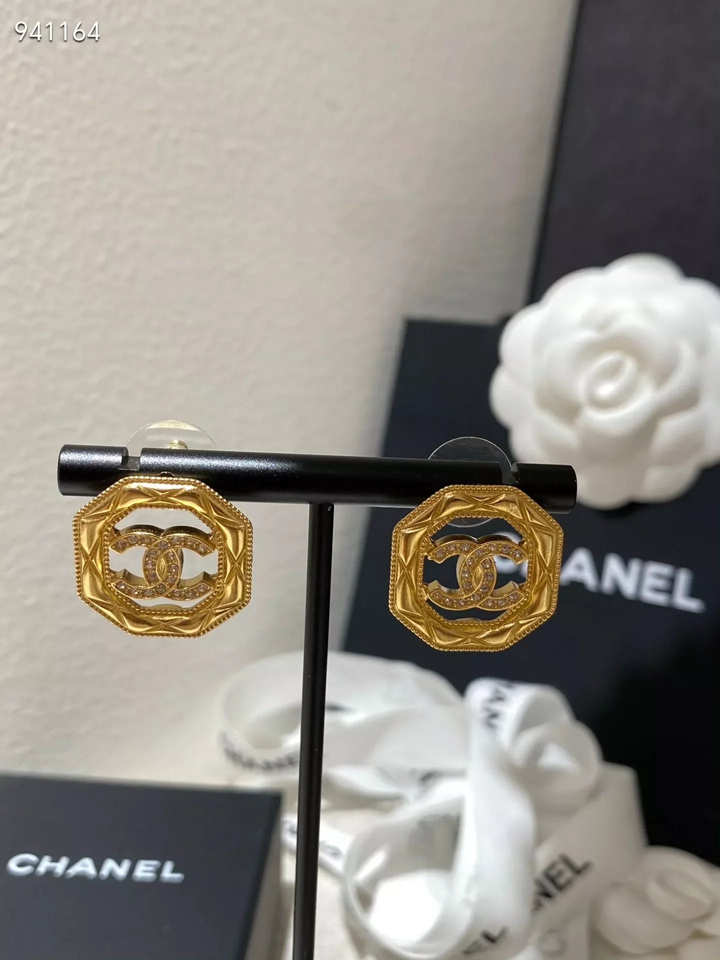 Wind square octagonal hollow gold