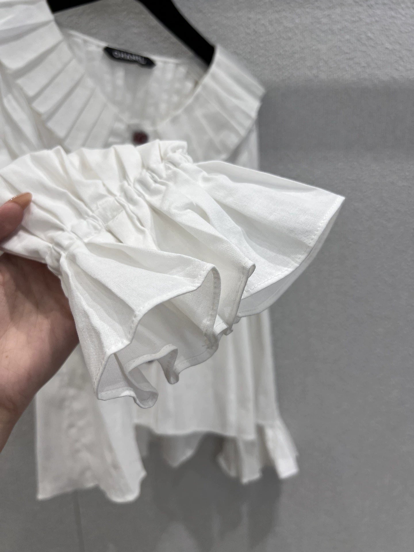 Single breasted pleated doll collar long sleeved shirt