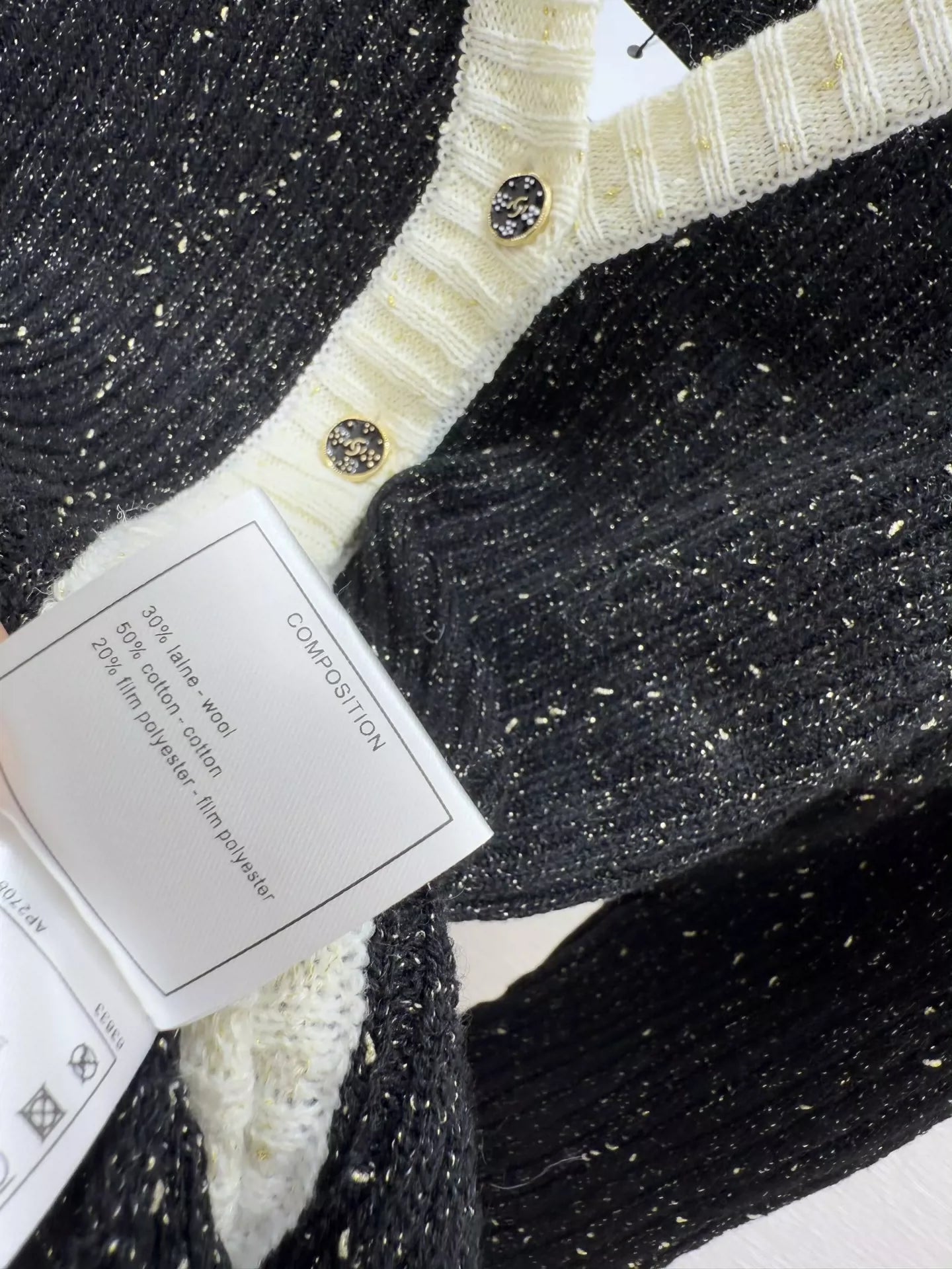 25fw Knitted long-sleeved cardigan