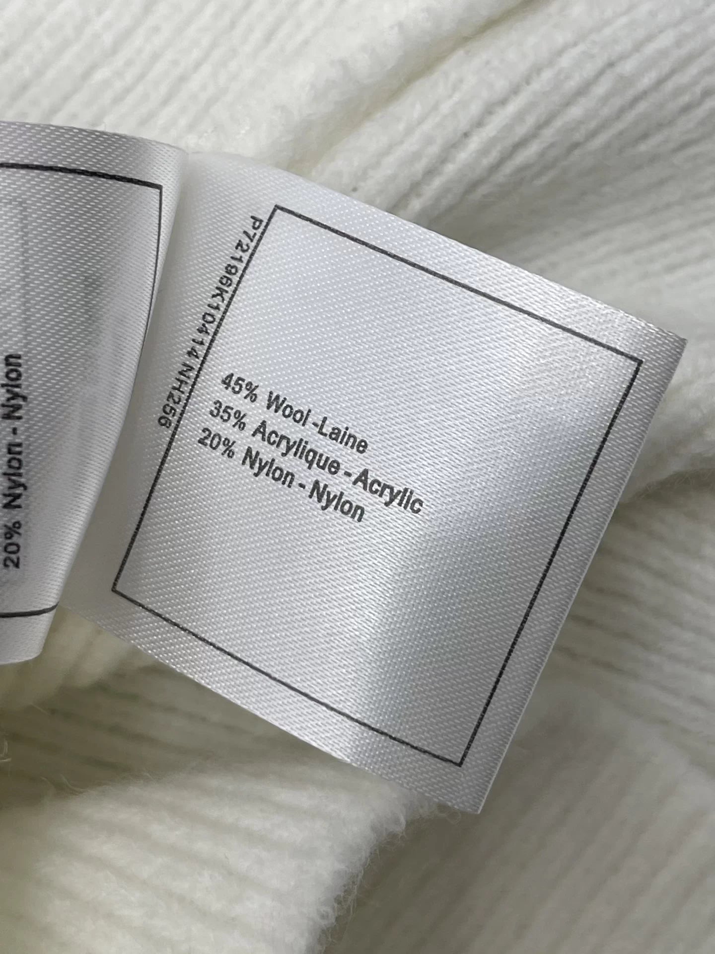 Round neck pullover long sleeved sweater