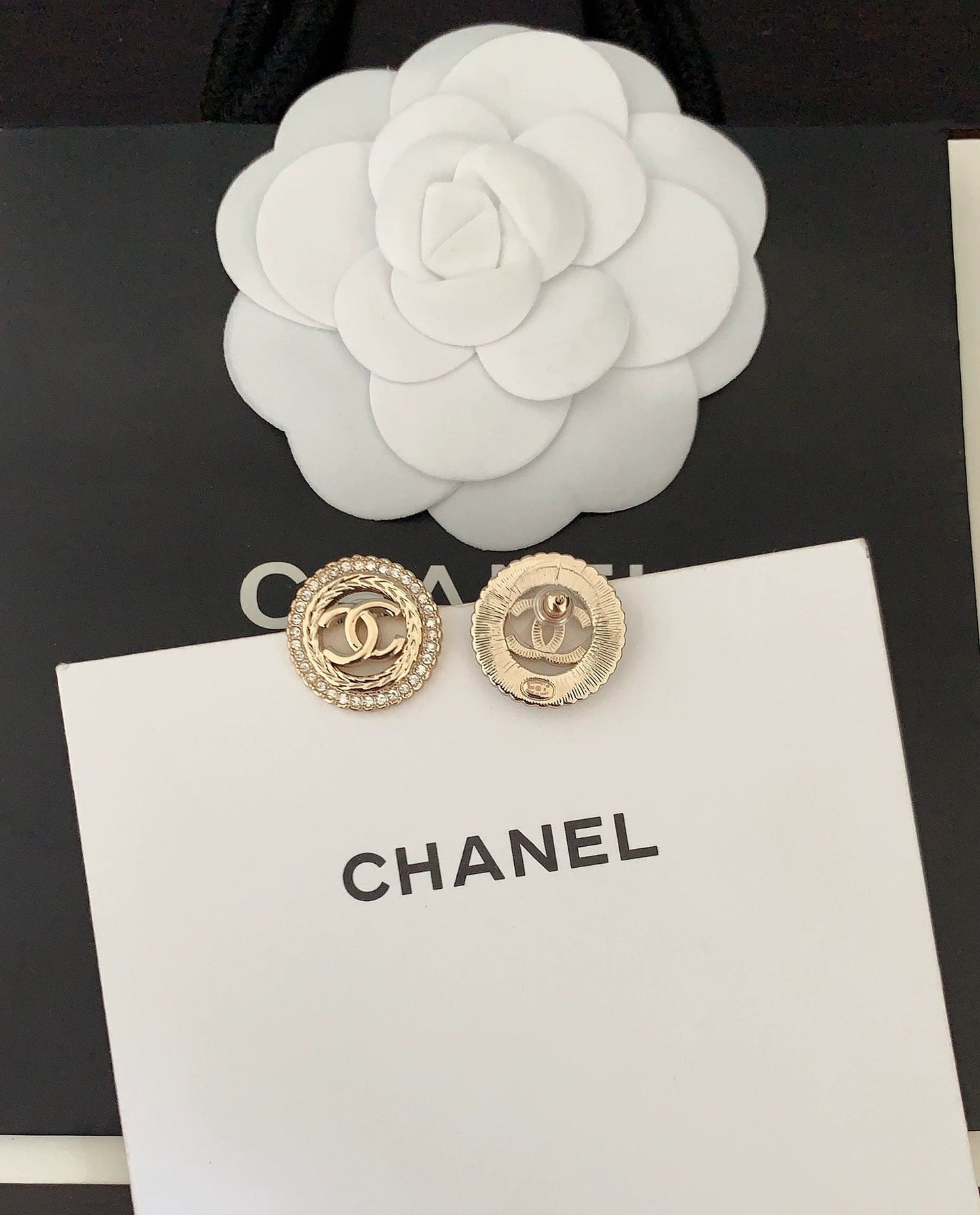 Double C round earrings