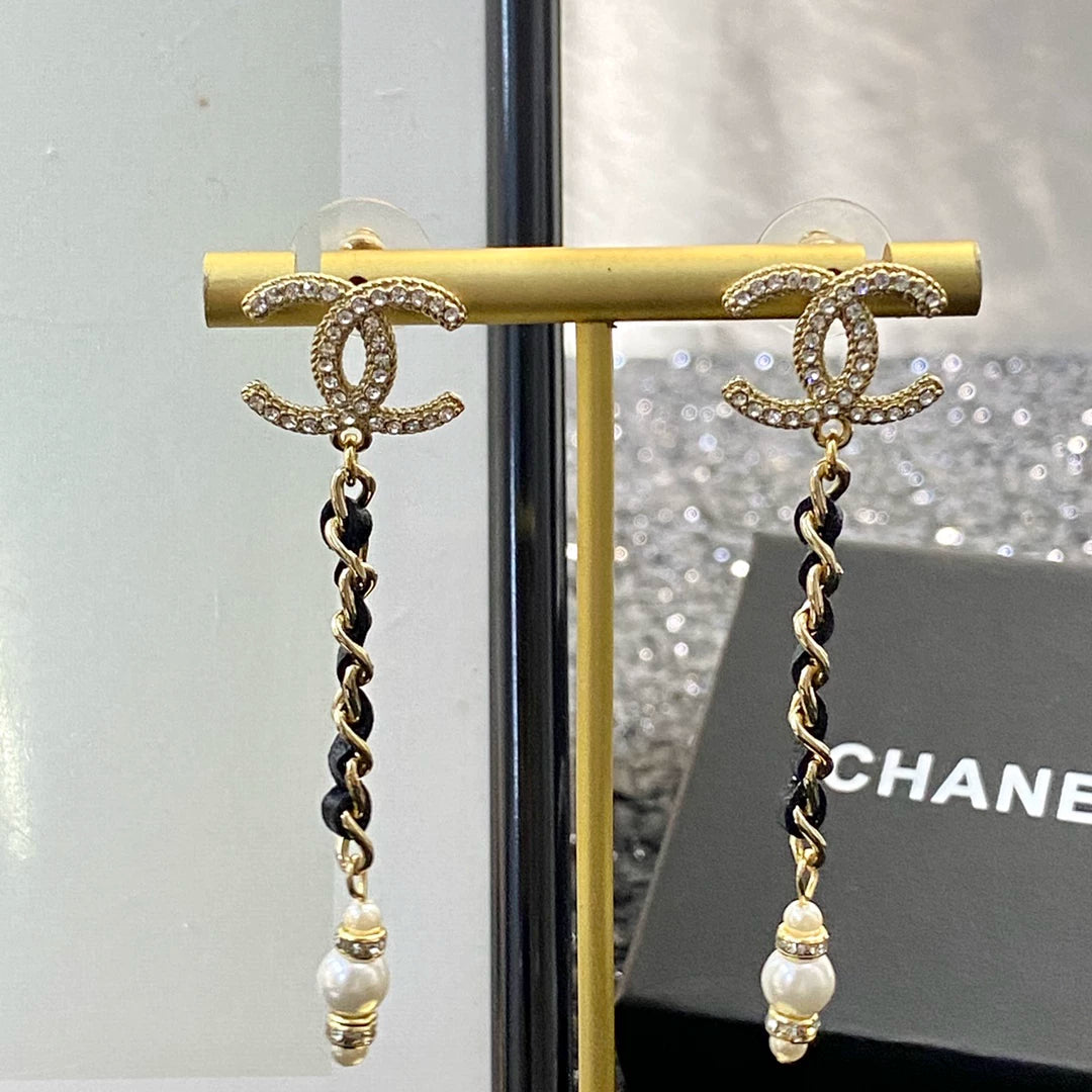 Double C pearl chain earrings