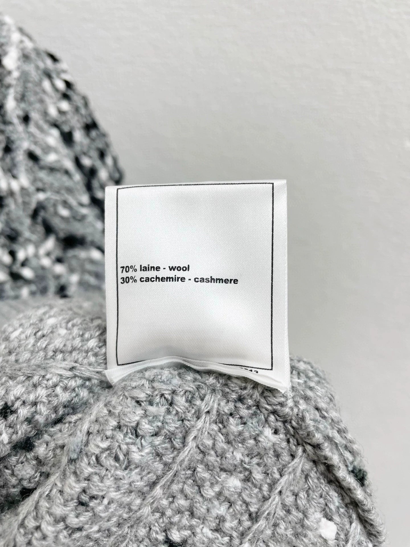 25fw Sequined knitted sweater