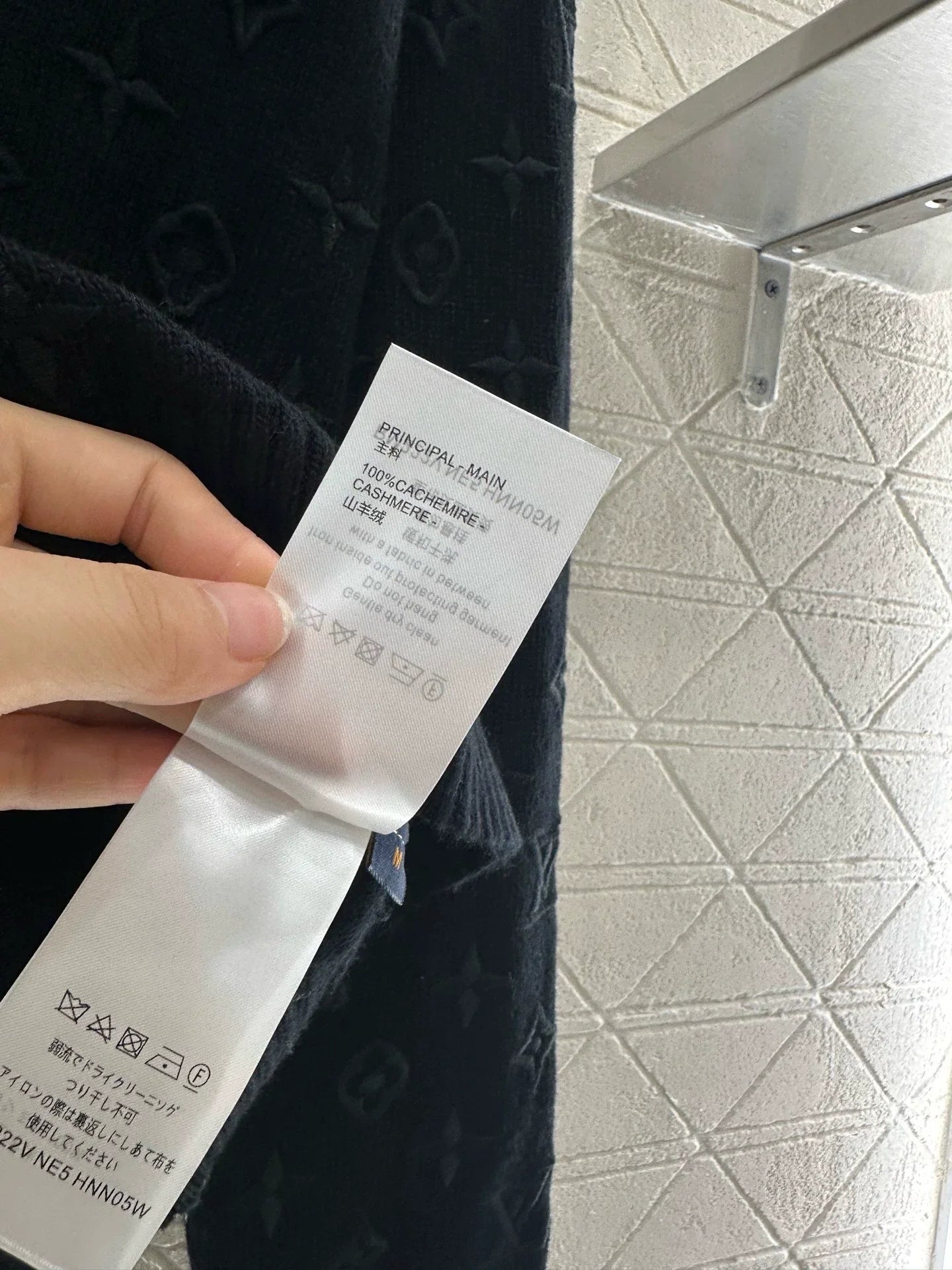 L 25 Embroidered jacquard sweater