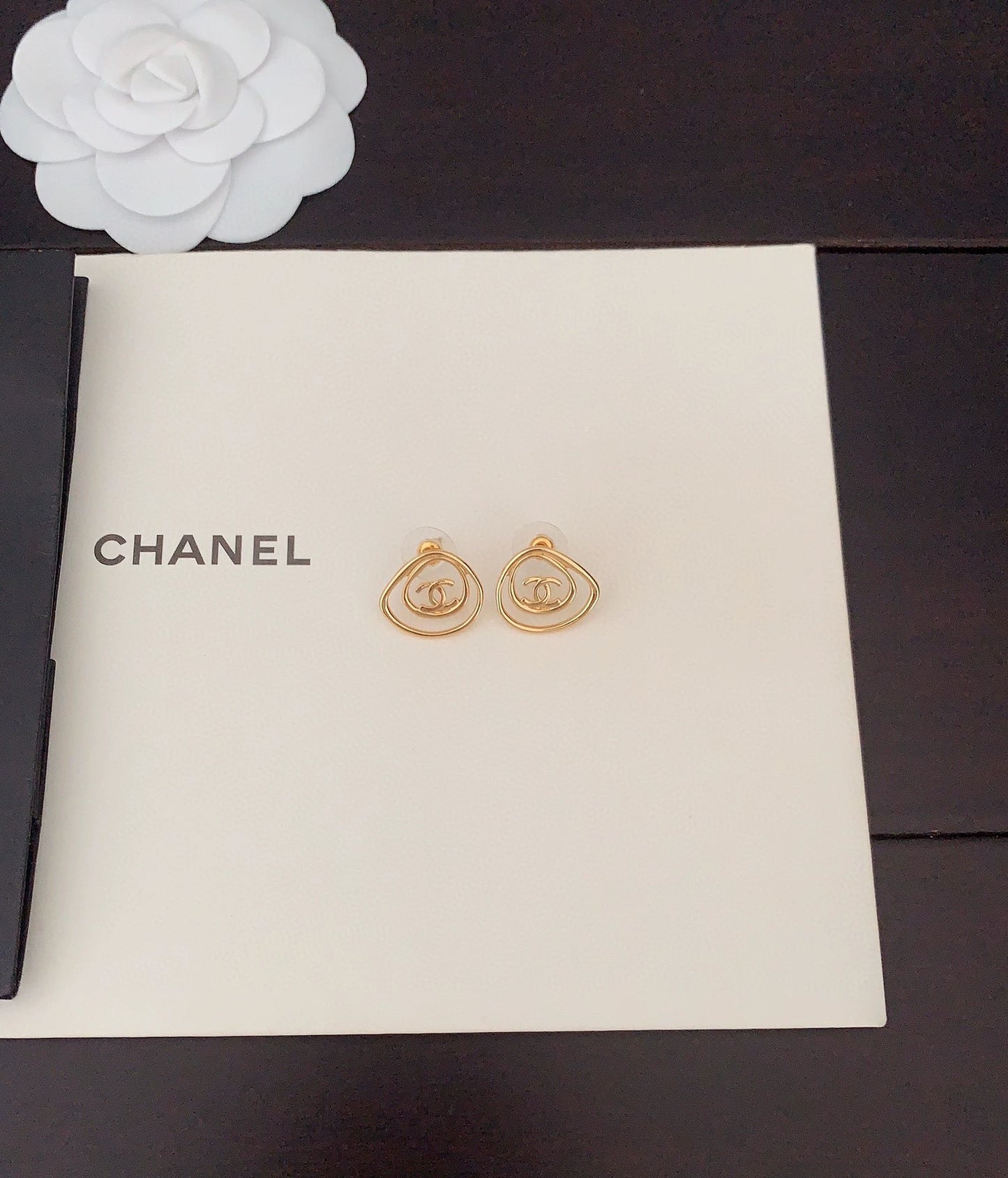 Hollow out heart-shaped earrings