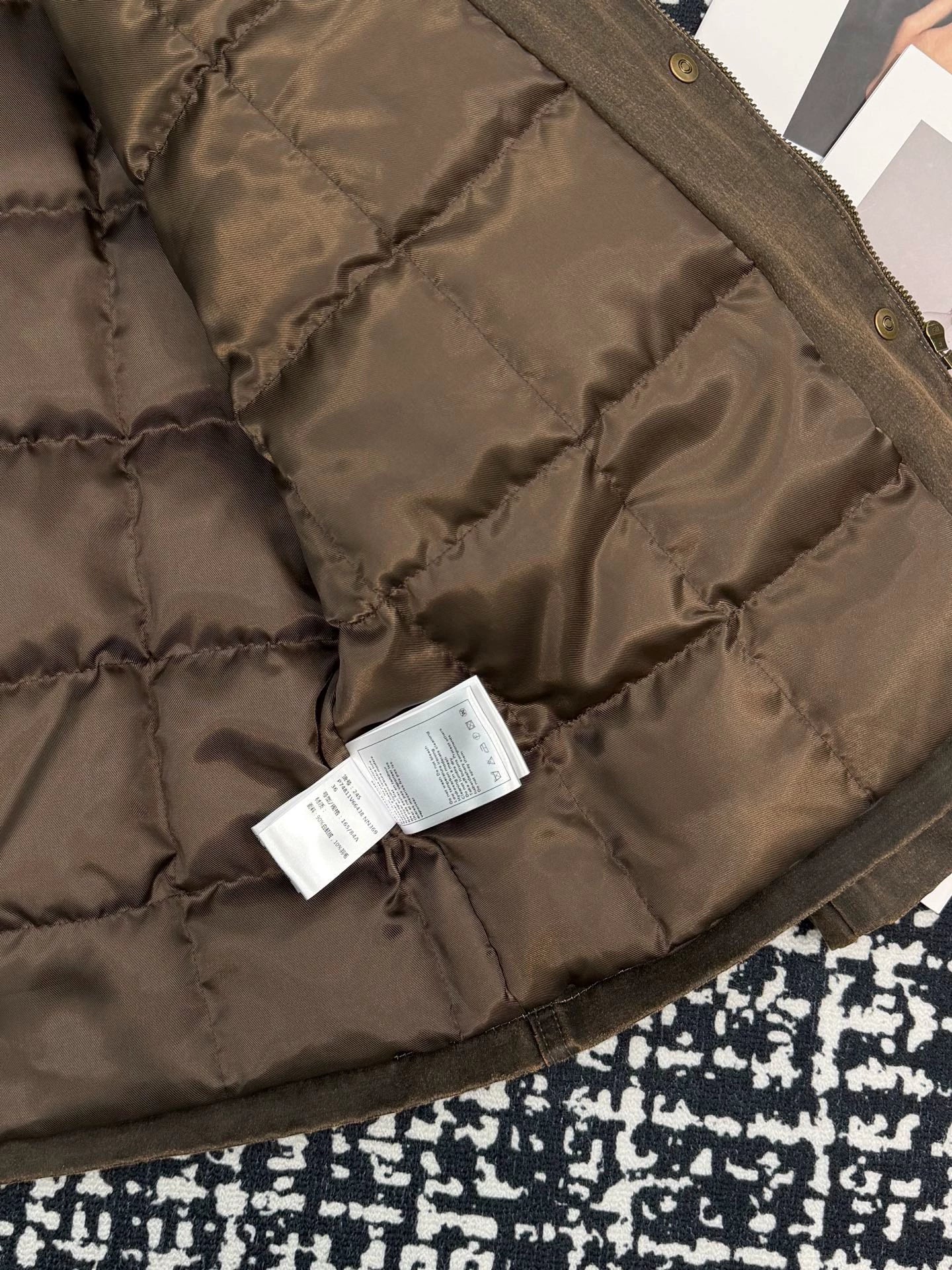 Make old denim workwear and goose down clothing