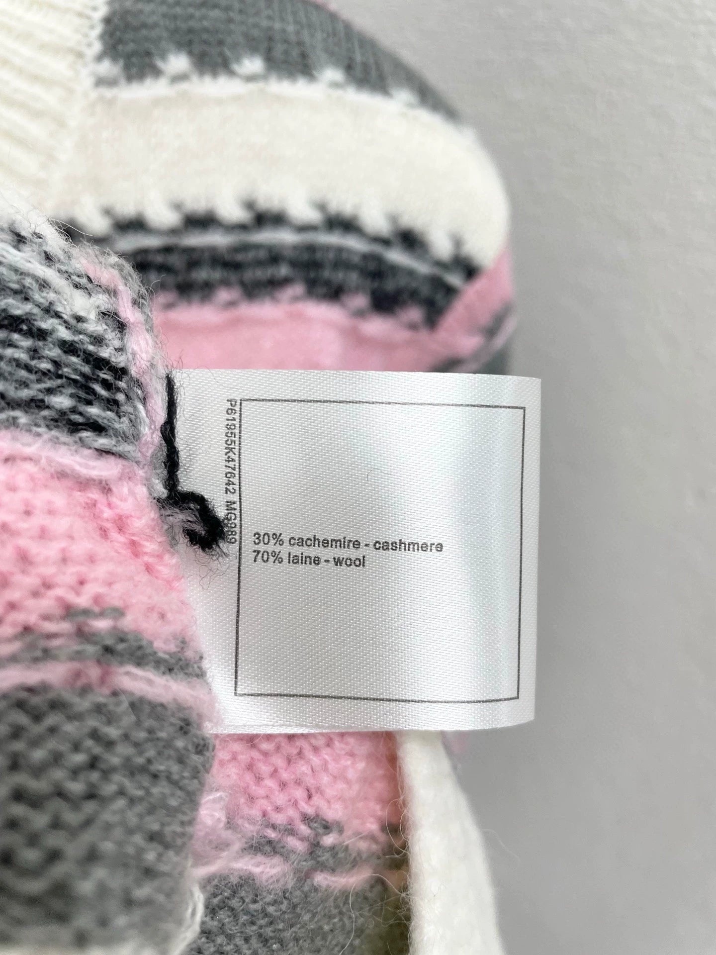 25fw Chest metal logo sweater