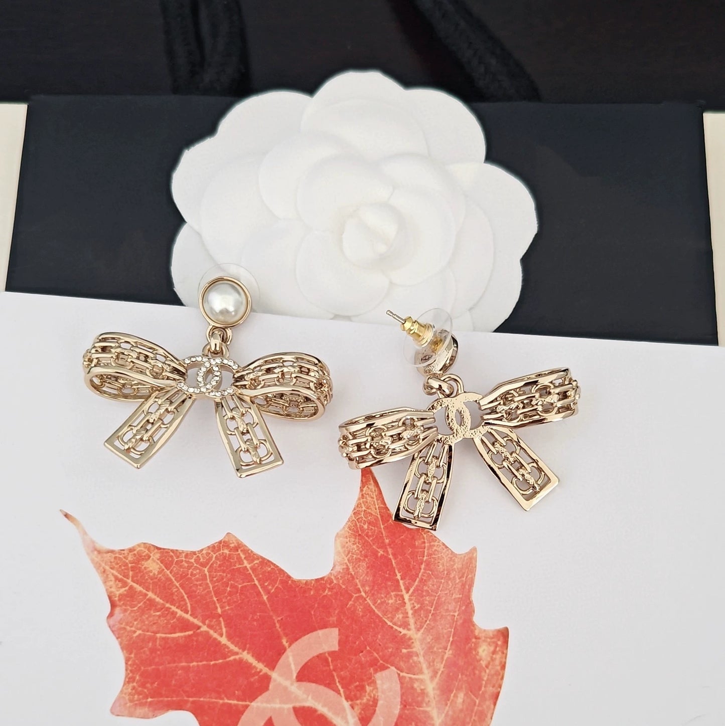 Light gold hollow bow earrings