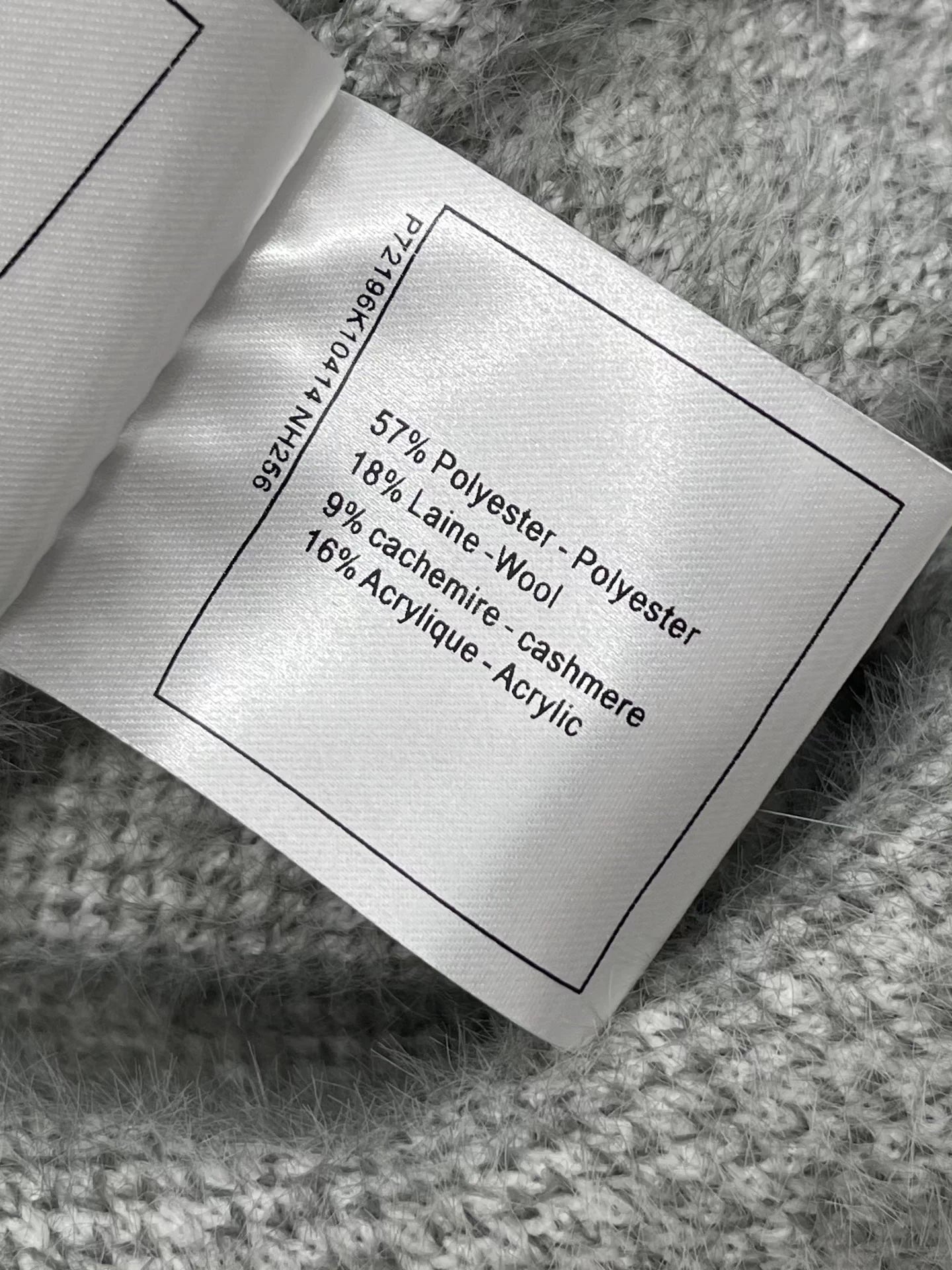 Detachable woolen sleeve round neck cardigan