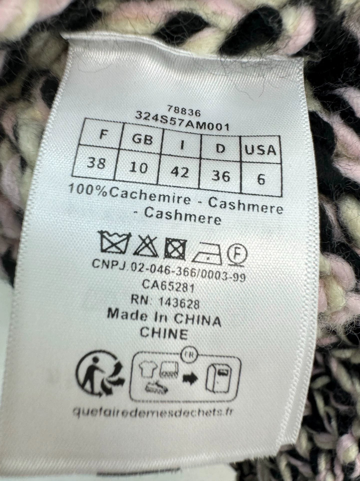 Five pointed star knitted vest