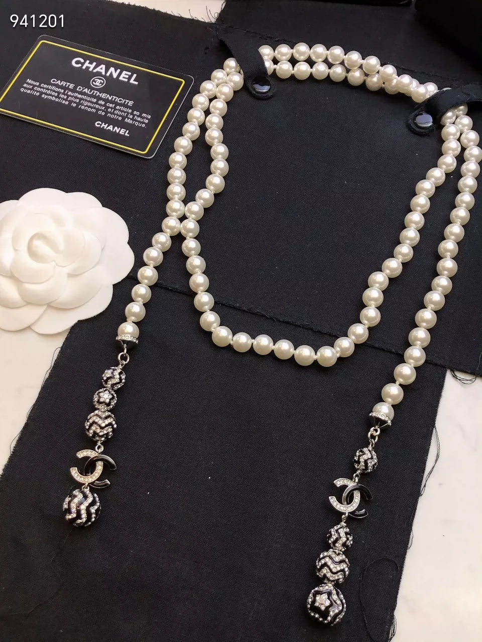 Black and white rhinestone double C pearl sweater chain
