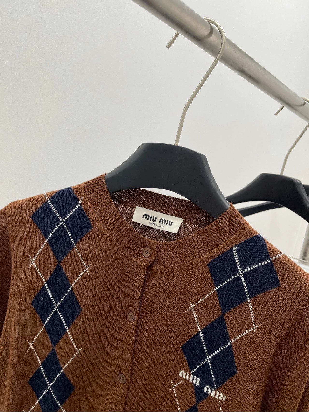 25ss coffee color diamond round neck long sleeve cardigan