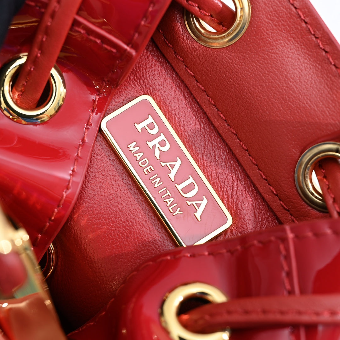 Patent leather mini-pouch