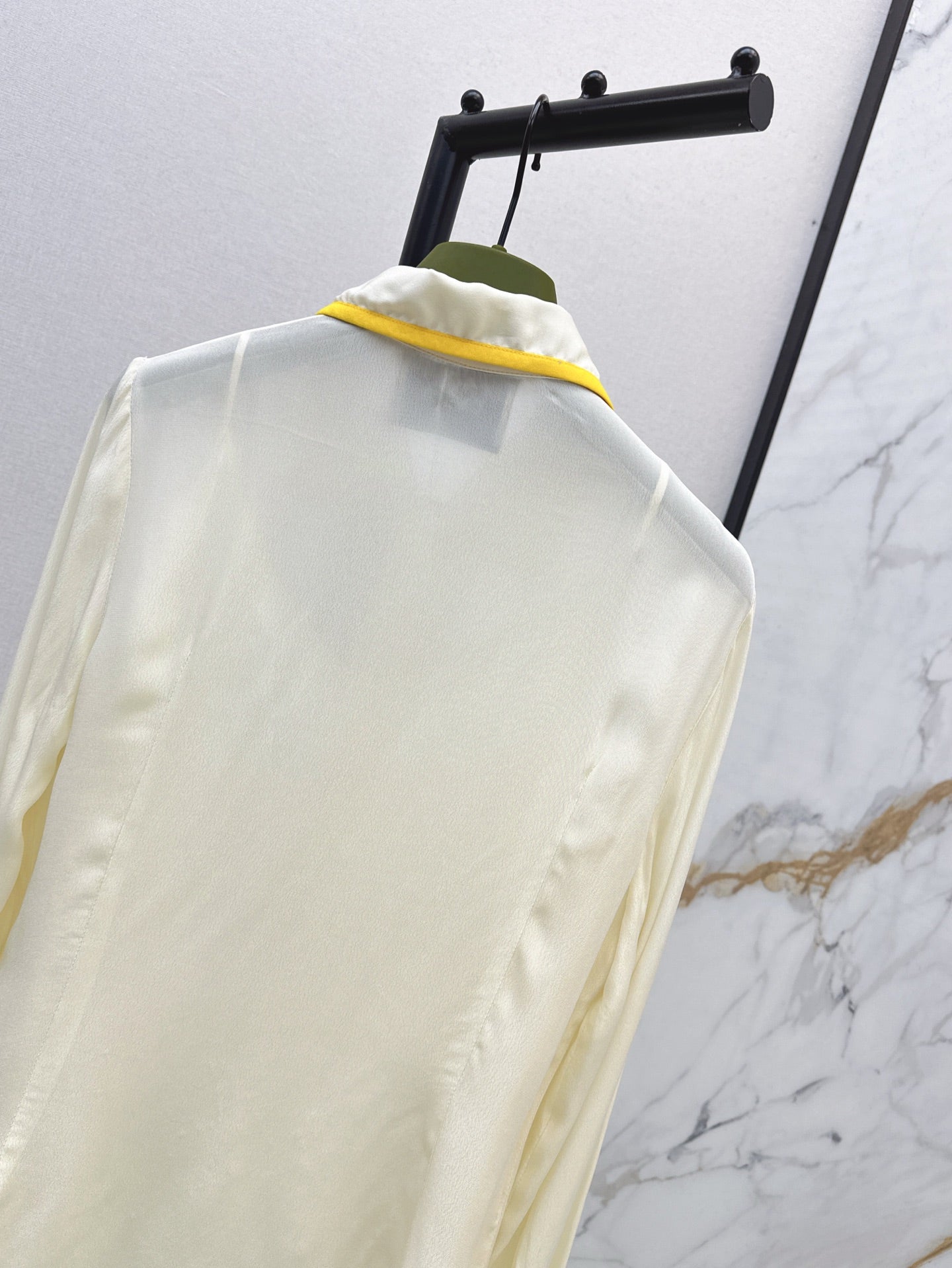 G 25ss silk buttons shirt