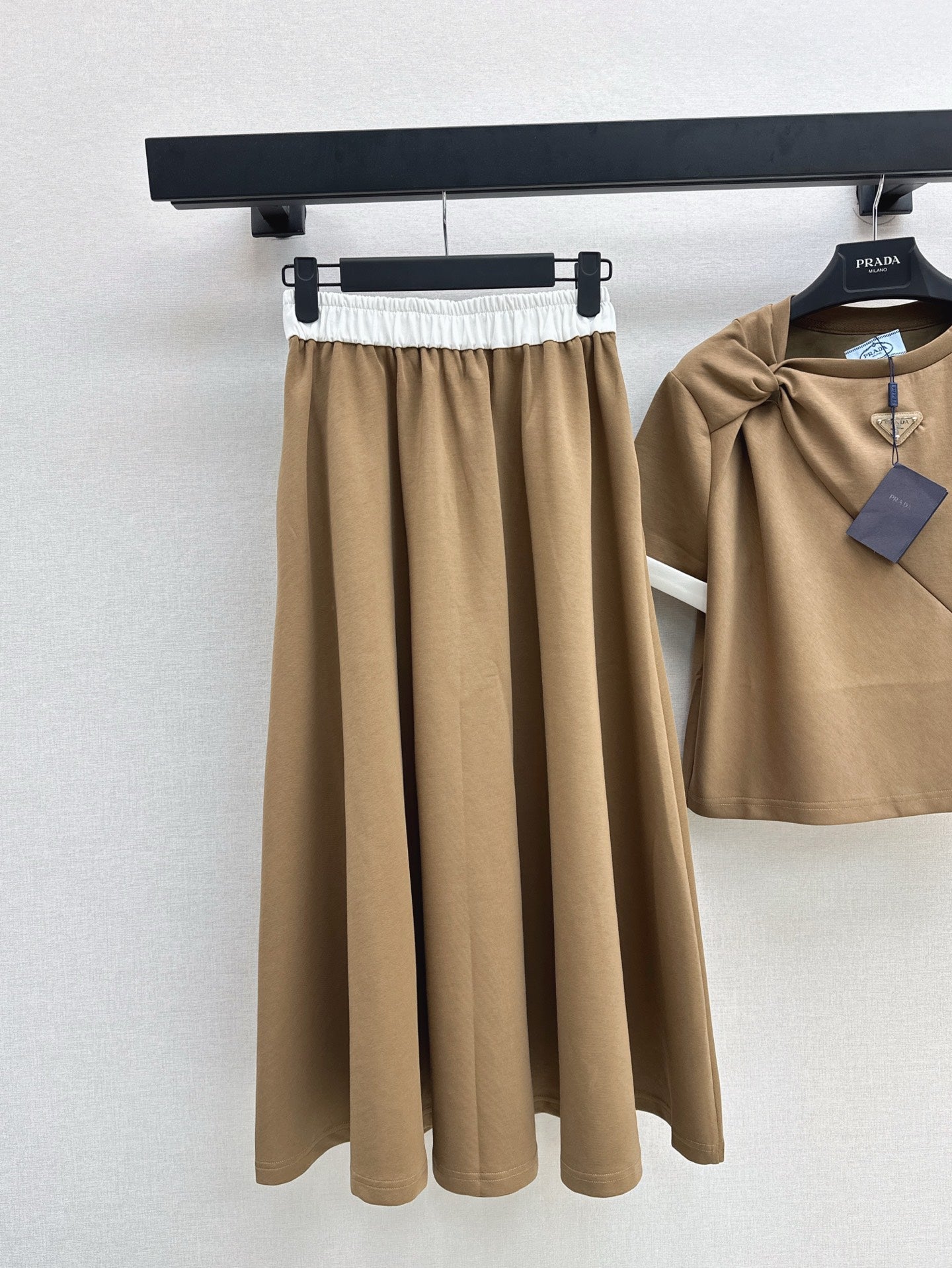 P 25ss tee skirt suit