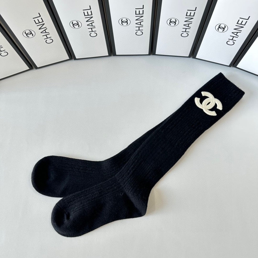 New double-needle cashmere socks