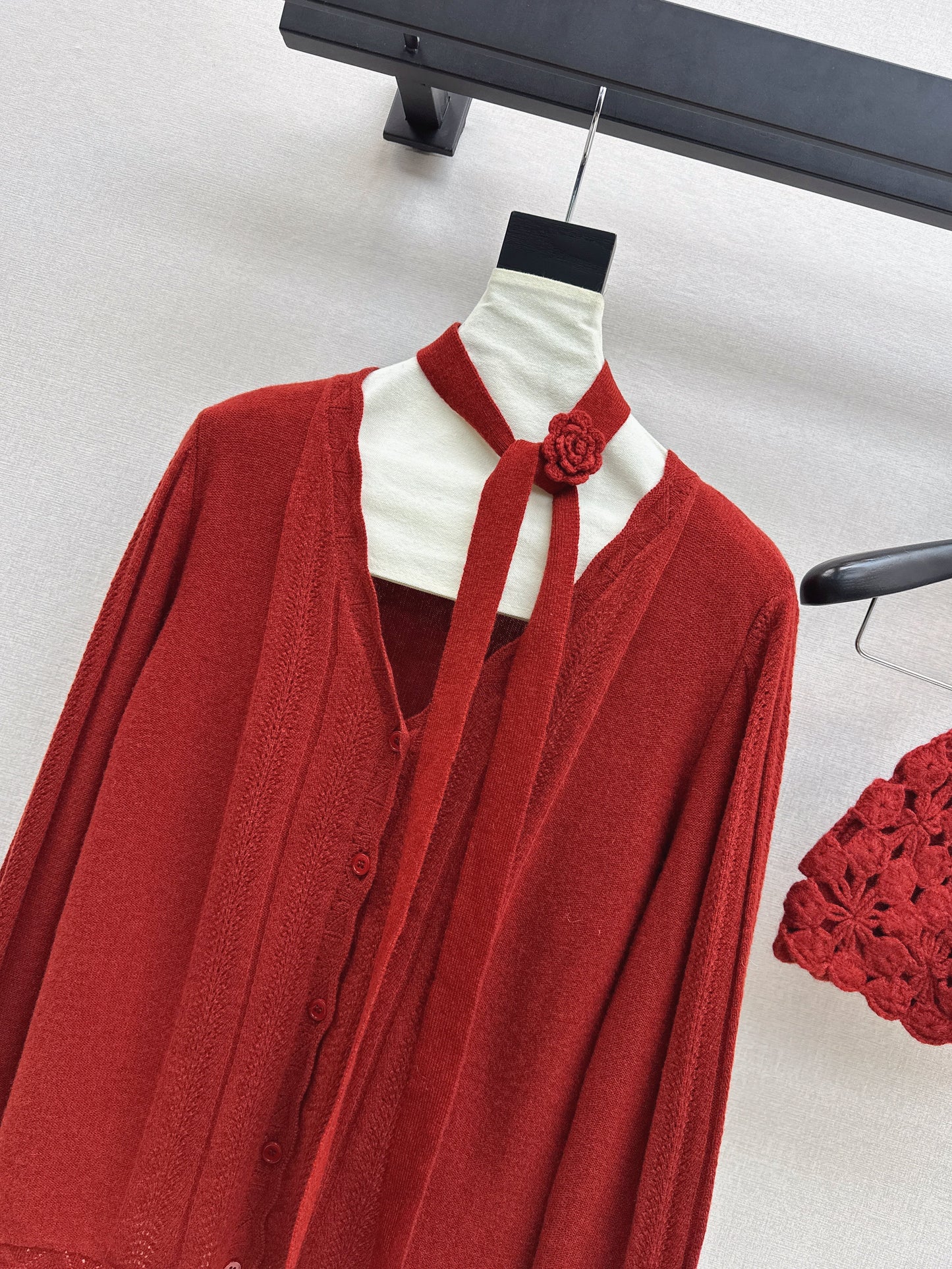 25fw new V-neck cardigan + flower hollow knitted hat set