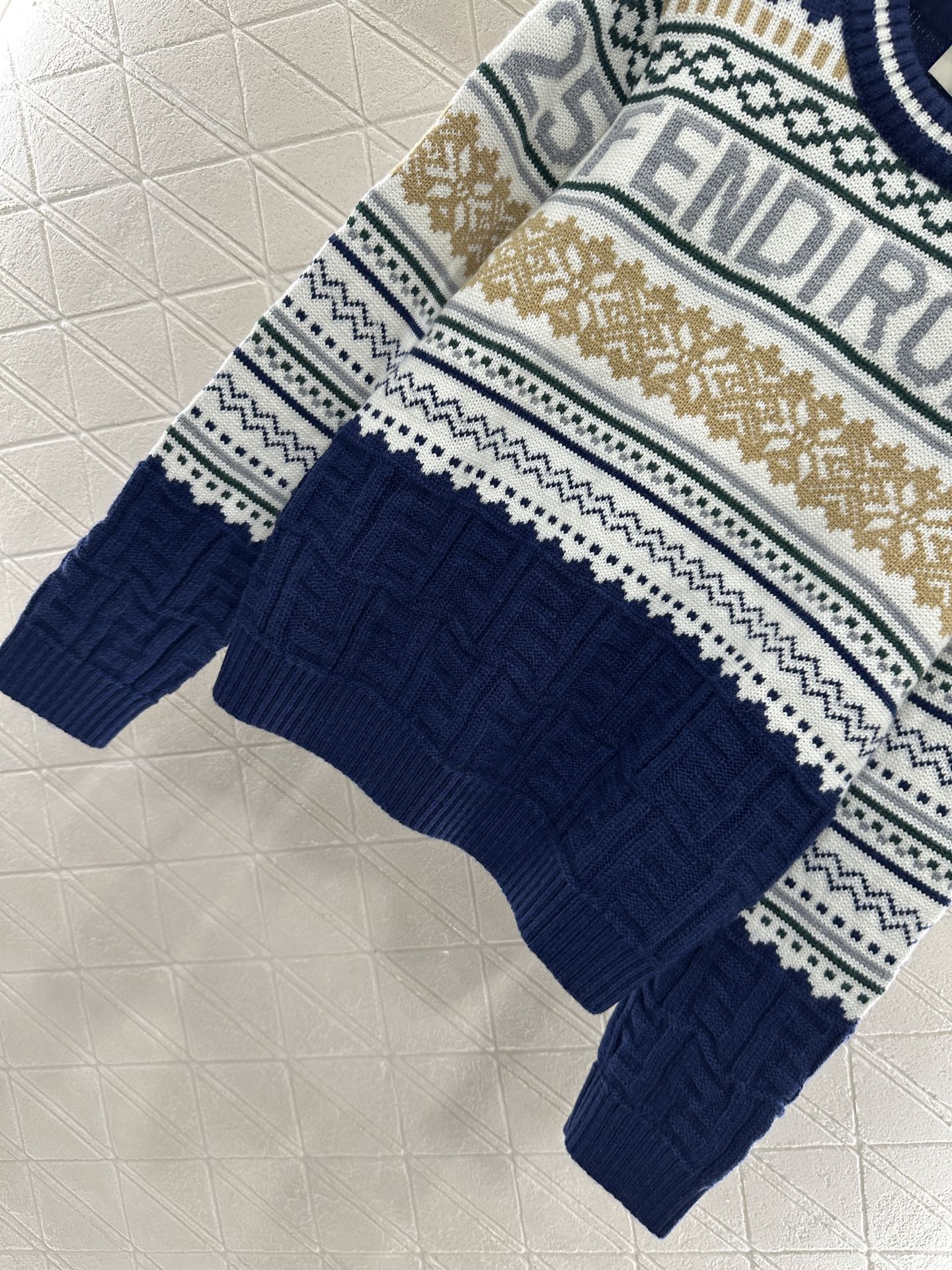 25 Hook flower round neck pullover sweater