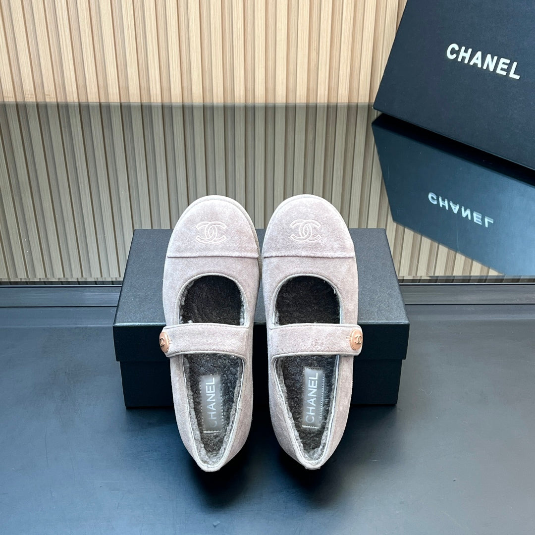 25 Mary Jane's lamb wool shoes