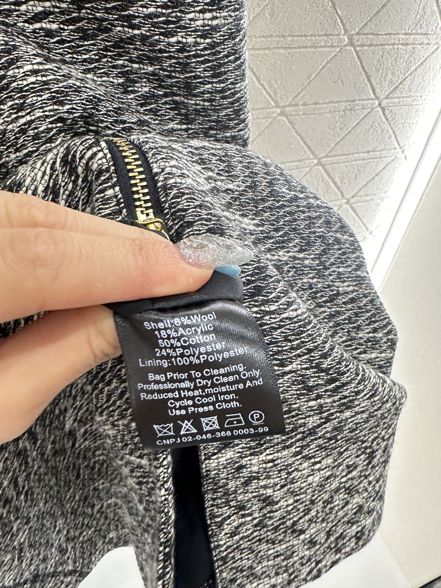 25 Sleeveless stand up collar long zipper dress