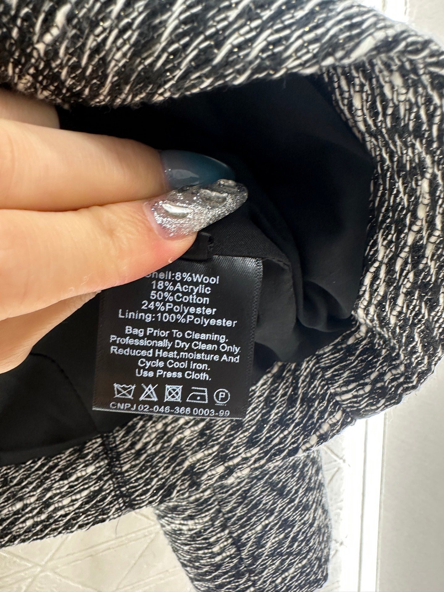 25 Front shoulder lapel jacket